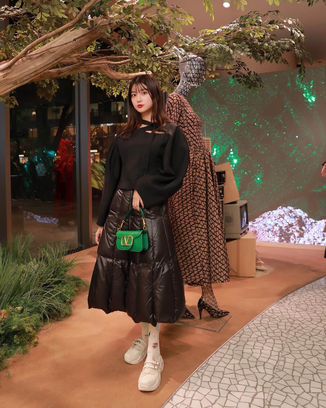 のインスタグラム：「@maisonvalentino 🌸 @表参道ヒルズ #UnboxingValentino」