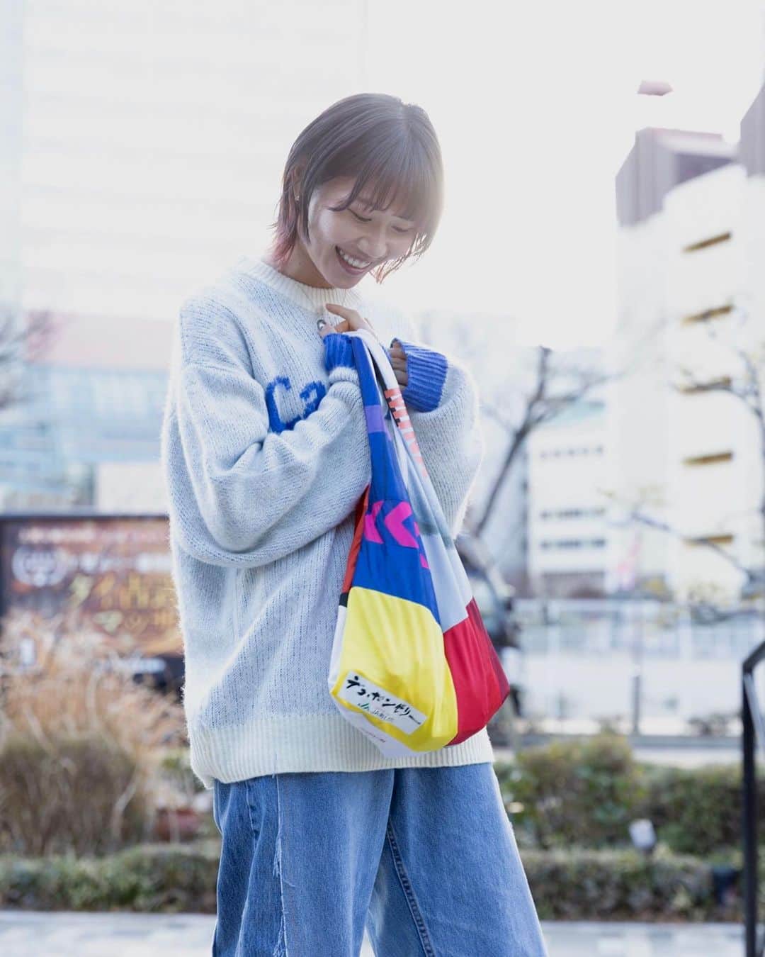 守屋都弥のインスタグラム：「『私の思い』  INACに来て8年目、 長い間、応援してくださっているサポーターの皆さんに 向けて何か喜んでもらえる事をしたくて、私たちに今できることを美南さんと考えました。 そして今回、今まで着てきた思い出のユニホームを　@re__dad さんにリメイクしていただきました🪡✨  リメイク品の詳しい情報は次の投稿でお知らせします🕊️  #inac神戸  #女子サッカー  #adastra  #adastrabakery  #redad  #ユニホーム  #リメイク  #守屋都弥  #田中美南  #神戸モザイク」