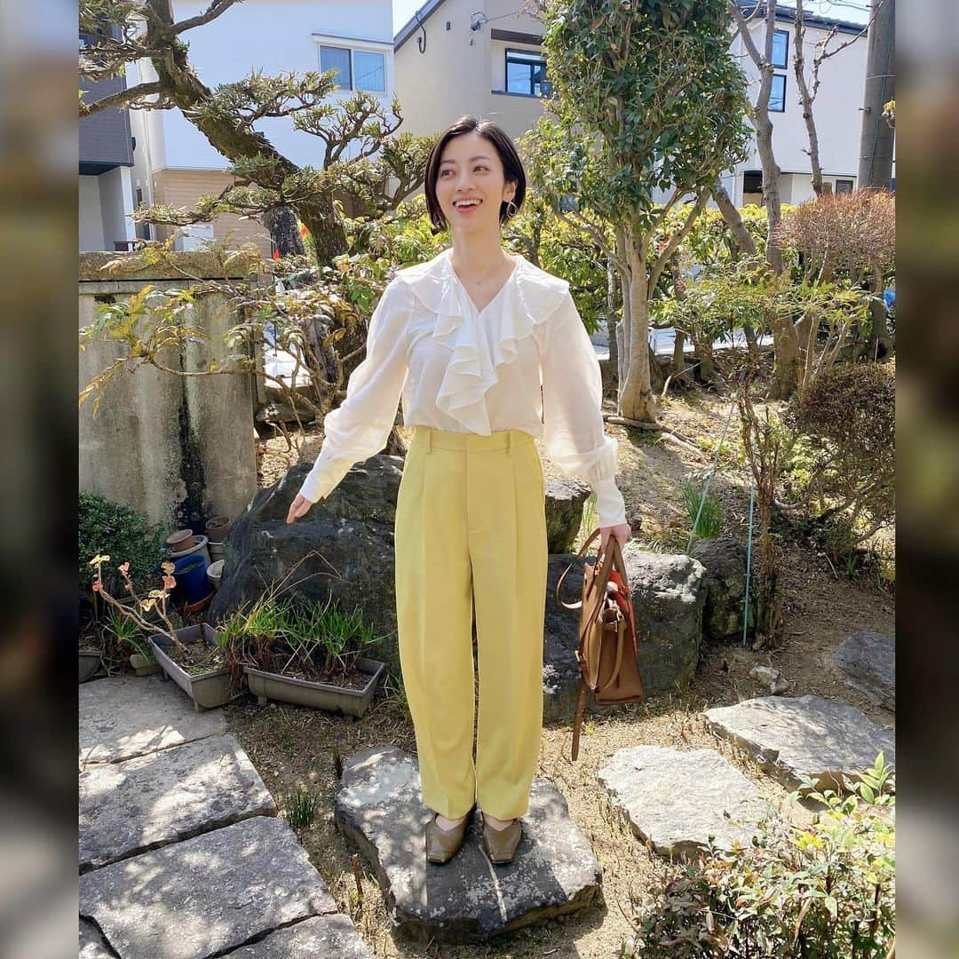 高畠麻奈さんのインスタグラム写真 - (高畠麻奈Instagram)「🟡⚪️🟠 春服に浮かれて飛び立とうとする高畠麻奈。 #中途半端ポーズ #春服#spring」3月15日 20時15分 - mana_724