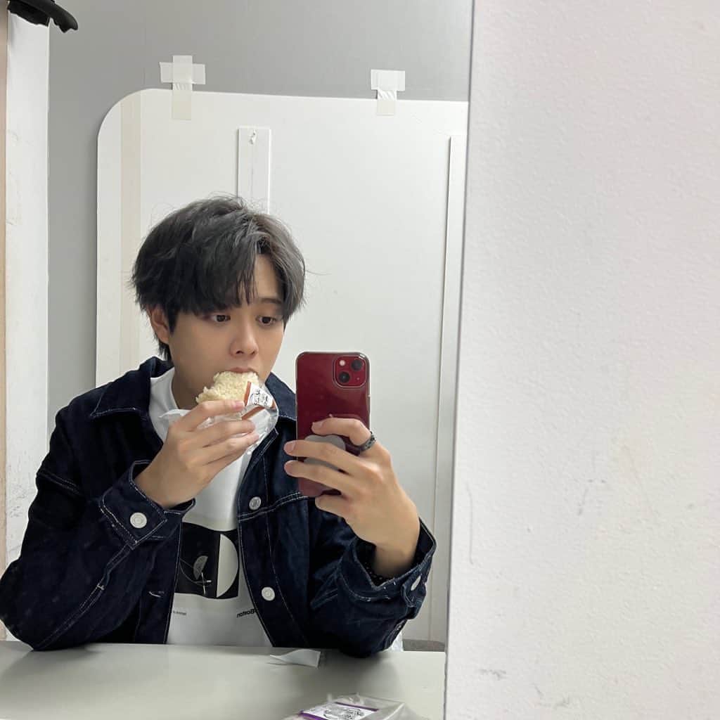 橋本裕太のインスタグラム：「リリースイベント ありがとうございましたー！  『愛を知っている』 たくさん聴いてください😌」