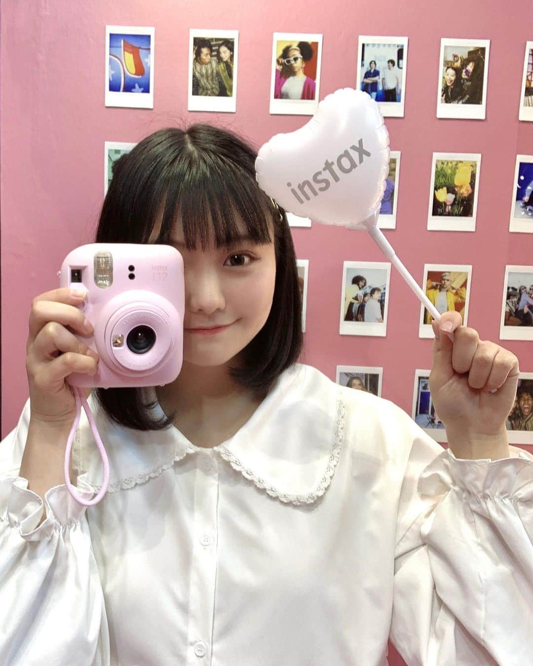 みさねのインスタグラム：「@cheki_instax INSTAX"チェキ"のポップアップイベントいってきた〜！​ ㅤ​ 新しく出るINSTAX mini 12が無料レンタルできるの！​ 可愛いフィルムがたくさんあっておすすめだよ🌸落書きもできて思い出になる🥺💓​ ㅤ​ WITH HARAJUKU B1イベントスペースで2023年3月16日(木)～3月19日(日)10:00～18:00に開催しとる=͟͟͞͞♡ ​ ㅤ​ 行ってみてね👶🏻❤️​ ㅤ​ ​ ㅤ​ #instax #instaxmini12 #チェキ #チェキポップアップ #ワンピースコーデ #ワンピース #ボブ #ボブアレンジ #原宿 #イベント」