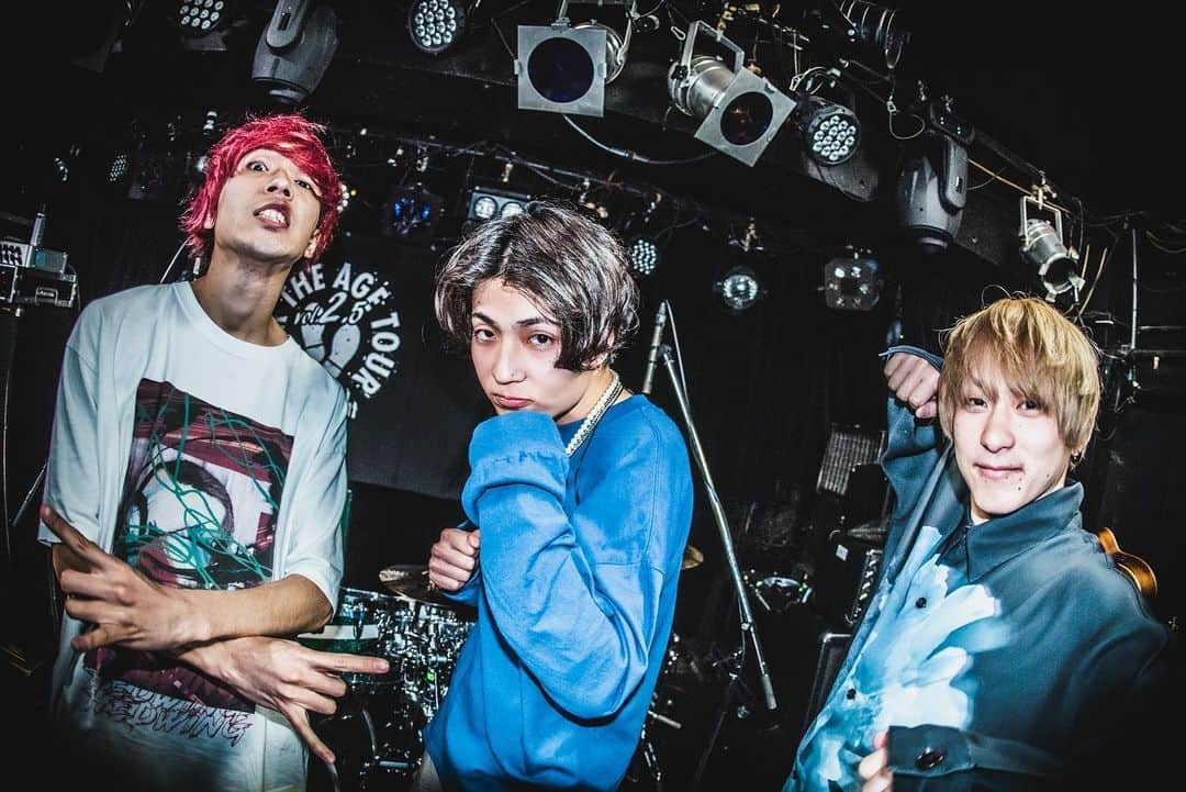 VOI SQUARE CATさんのインスタグラム写真 - (VOI SQUARE CATInstagram)「2023.3.1 大阪 アメリカ村DROP Novelbright presents. 「KICK THE AGE TOUR Vol.2.5」大阪編  w)Novelbright / Pulse Factory  #セトリ 1.フルボリューム 2.絶対宣言 3.有名人になりたくて 4.L・A・B・Z 5.ネコカブリダンス 6.軌跡 7.さよなら  Photo：@lyyyyycoris761   #アメリカ村drop #voisquarecat #ぼいすく #novelbright #pulsefactory #ライブ #バンド #ライブバンド #ロックバンド #邦ロック #ライブ写真」3月15日 20時40分 - voisquarecat