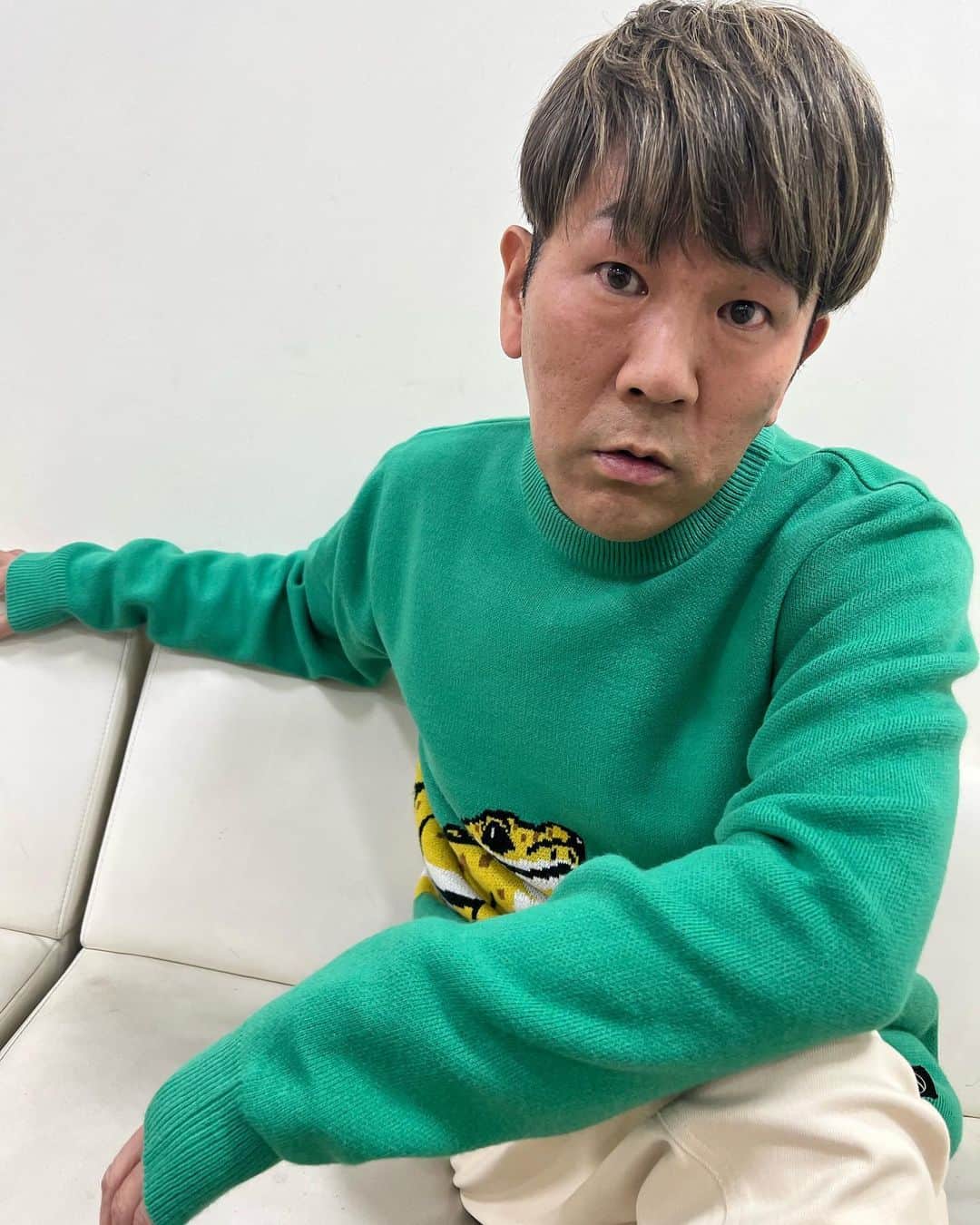 藤本敏史のインスタグラム：「ええ感じになるように撮ってもろた。  撮影者　Hey! Say! JUMP 中島裕翔」