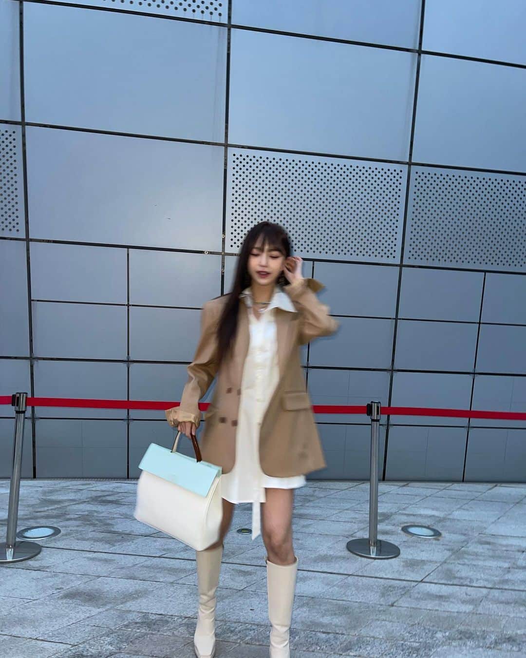 キム・ソヒのインスタグラム：「2023 F/W 서울패션위크 🖤 @mmam_designer」
