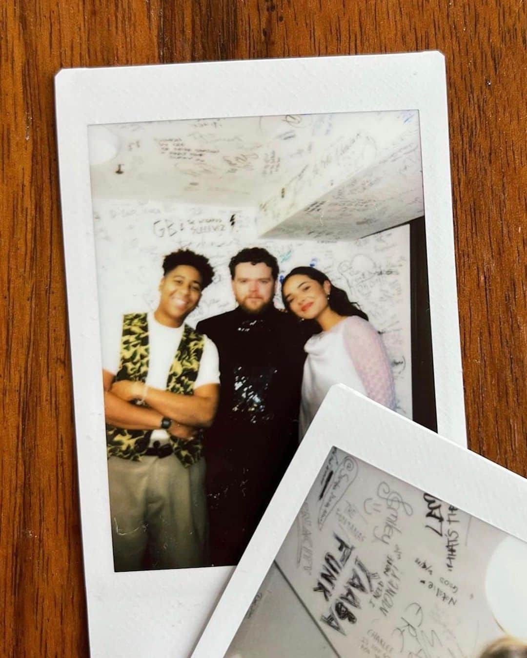 のインスタグラム：「I’m honoured the announce the effortlessly poetic and brilliant Tamzene will be joining me for every show on my UK tour later this month, and the incomparable Geo Jordan will be joining us in London! ⚡️  It’s been almost 2 years since I toured, I’ve done small shows here and there, played with a band, done one or two festivals but… this is a Jack Garratt solo rig headline tour. Just me, you, and some songs we know.   These are already my favourite shows I’ve ever played. Last few tickets available in my bio 🎟」