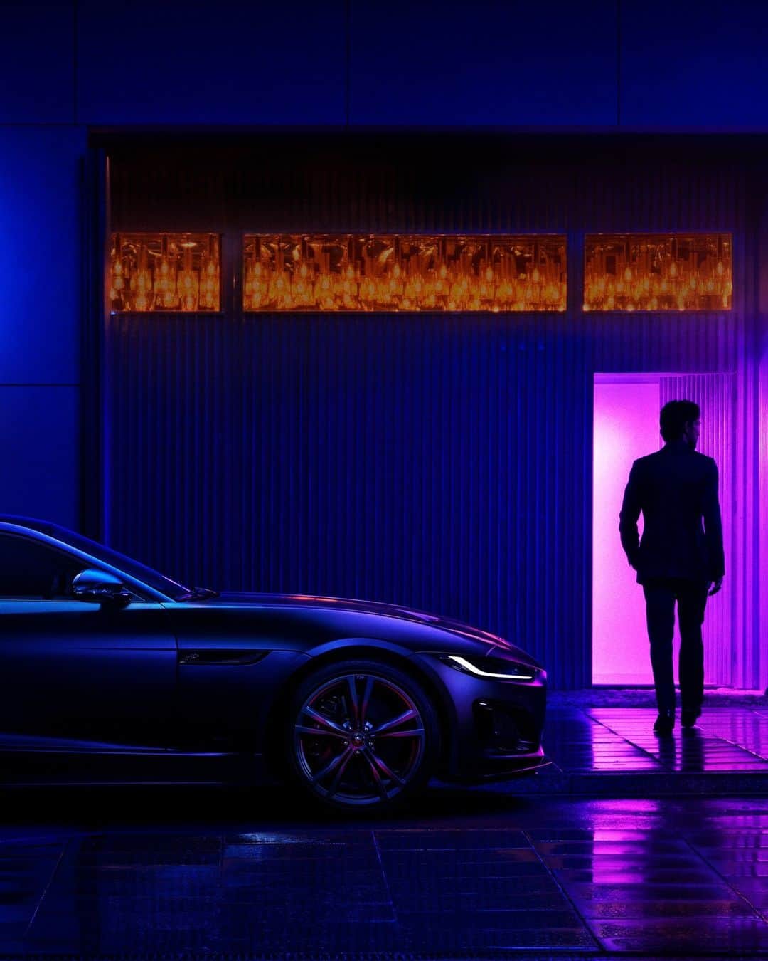Jaguarのインスタグラム：「LATE ARRIVALS」