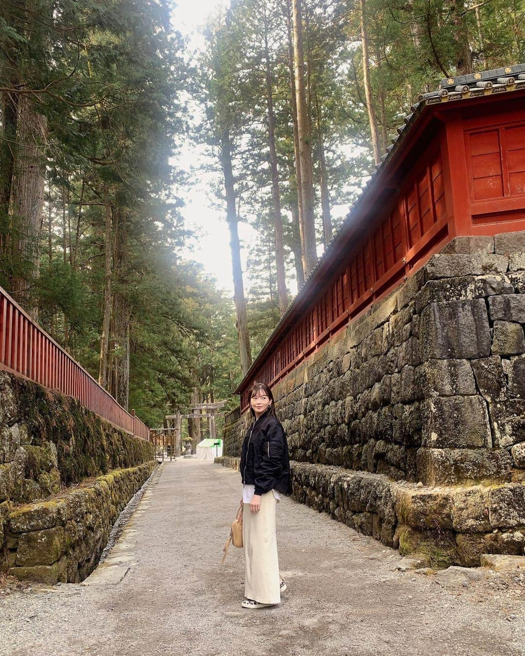 高橋まりなのインスタグラム：「. 母と姉と3人旅♡ 日光へ行ってきました⛩ 湯葉づくしのお食事に、 何年かぶりに日光東照宮へ行き、御守りを買ったり、 お団子を食べ歩きしたり、 楽しい一泊となりました✨ 3人で日光にいるよと、兄に写真を送ったら、PayPayで送金してくれた🙏🏻 お兄ちゃん様様です🥹♡ . . . #母#姉#旅行#一泊旅行#日光#日光東照宮#日光旅行#女子旅#女旅#湯葉御膳」