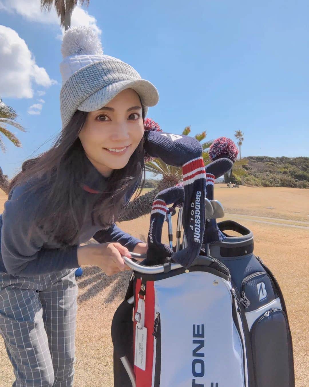 のインスタグラム：「今日は撮影で館山カントリークラブに行って来ました⛳✨ こんなに良い天気の日にゴルフ場で撮影してると、ラウンドしたくてウズウズしちゃう🤣 　 館山カントリークラブは初訪問でしたが、お昼にいただいた館山御膳が美味しかったです🐟 ハンバーグもお勧めみたいですよ😋 　 今度はラウンドしに行きたいな🏌 朝早くからお疲れ様でした✨ 写真また載せますね♫ 　 #撮影ゴルフ #ゴルフ #館山カントリークラブ #ゴルフ大好き #春ゴルフ #ラウンドしたい #撮影 #モデル #ゴルフ女子 #🏌#ゴルフ上手くなりたい #ゴルフ好きな人と繋がりたい #ゴルフ女子と繋がりたい #golf #lovegolf #⛳ #館山御膳」