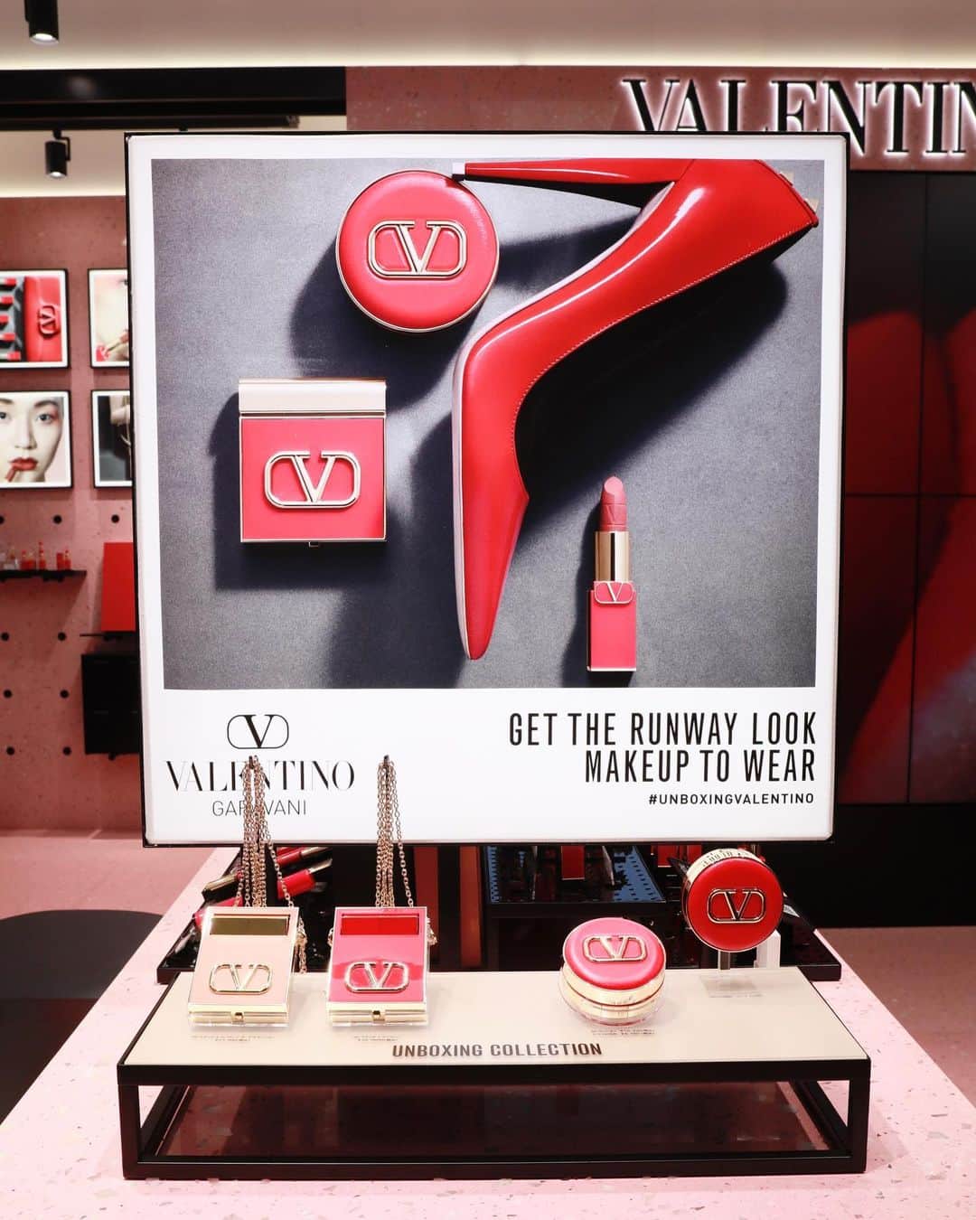 南雲奨馬さんのインスタグラム写真 - (南雲奨馬Instagram)「@valentino.beauty 1周年記念  今日は @valentino.beauty のリップをつけてみました💄🧜🏻‍♂️  #ValentinoBeauty」3月15日 21時14分 - shoma8108