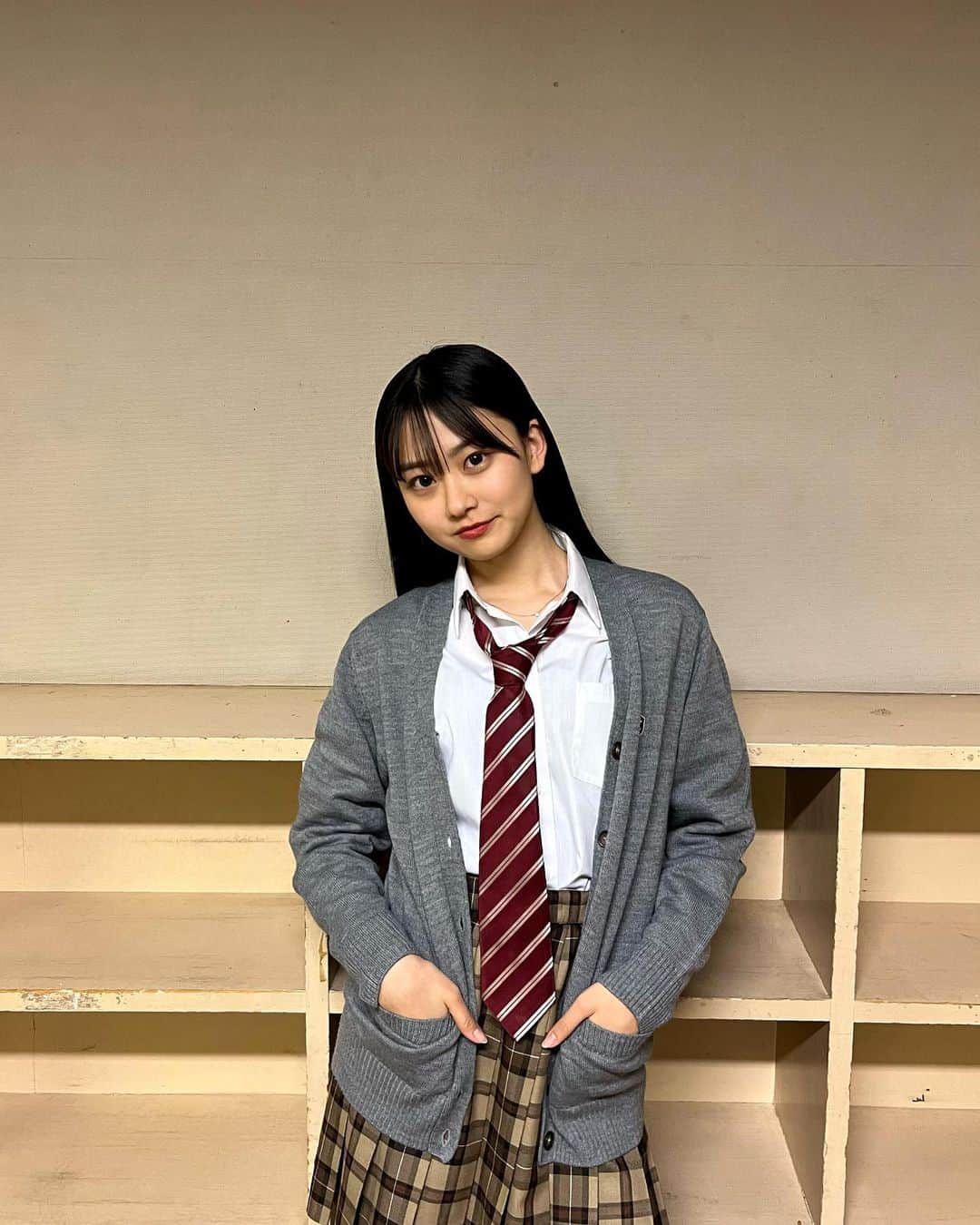 水戸由菜さんのインスタグラム写真 - (水戸由菜Instagram)「・ やっぱり制服はネクタイがすき！  3月中は高校生だよね🤥 学割で遊びに行きたい、、🏃🏻‍♀️」3月15日 21時25分 - yuna_3047