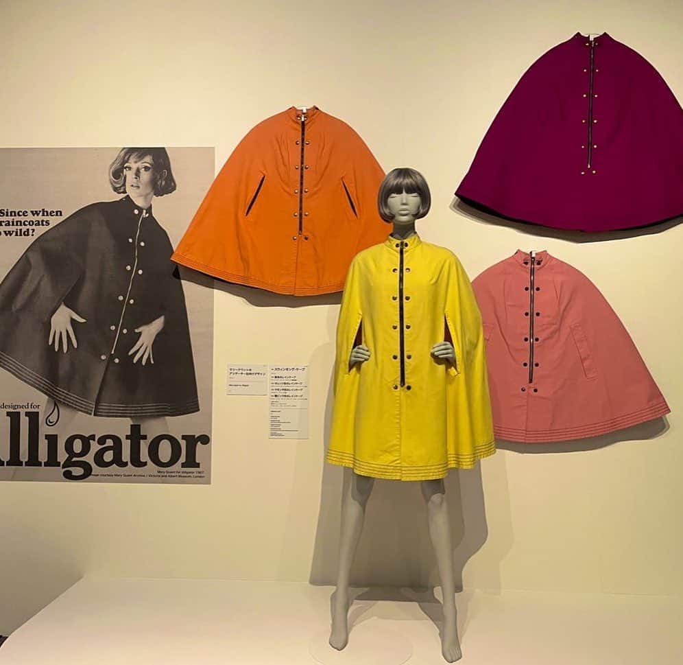 大森美希さんのインスタグラム写真 - (大森美希Instagram)「R.I.P. Mary Quant, the most iconic British fashion designer of the Swinging Sixties.   「ミニの女王」60年代のミニスカートブームを巻き起こした英国のファッションデザイナー、マリー・クワントが死去、93歳。  先日東京で回顧展やドキュメンタリー映画も上映されたばかりだった。安らかに。  #rip #maryquant #fashiondesigner #swingingsixties #swinginglondon #miniskirt #vidalsassoon #60sstyle #60sfashion #london #fashion #minijupe #fashionrevolutionary #daisy   #マリークワント #ファッションデザイナー #スウィンギングロンドン #スウィンギングシックスティーズ #60年代ファッション #ミニスカート #ミニの女王 #ファッション #モード」4月14日 2時02分 - mikiomori_