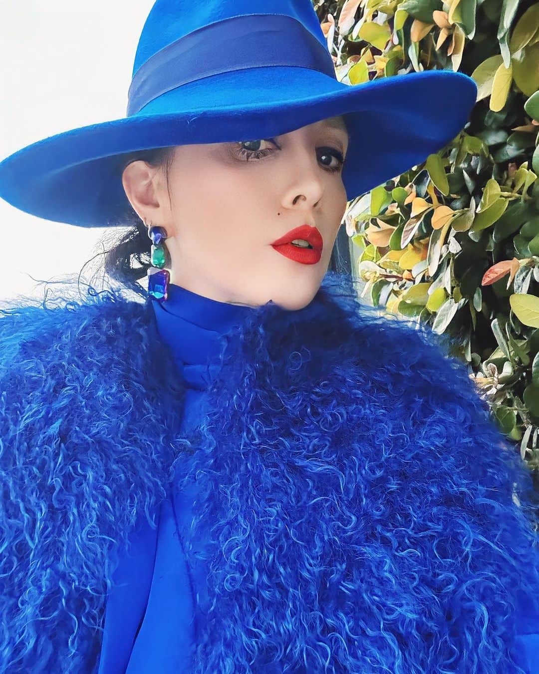 B. Akerlundさんのインスタグラム写真 - (B. AkerlundInstagram)「Feeling blue never felt so GOOD ……#guccigang with @fluffywraxall 💙💙💙 wearing  @officiallibertine 🌈」4月14日 0時45分 - bcompleted