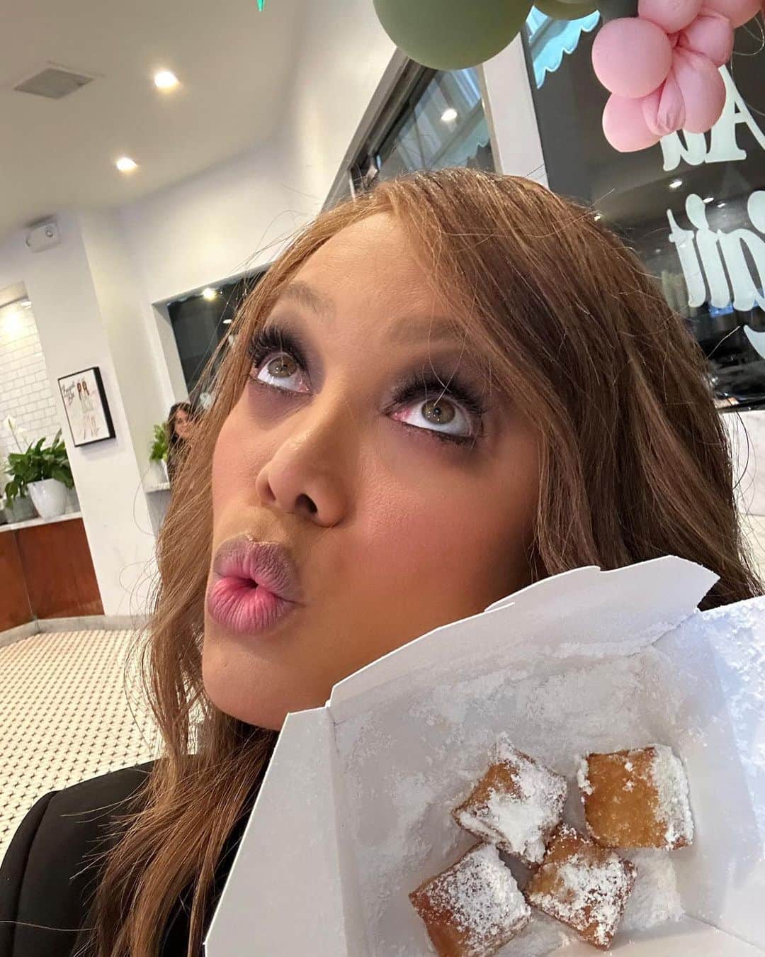 クリスティーナ・ミリアンのインスタグラム：「@TyraBanks just made my day & sent me these cute selfies from @BeignetBox cafe.. 😍 That’s epic if you ask me.. 😍」