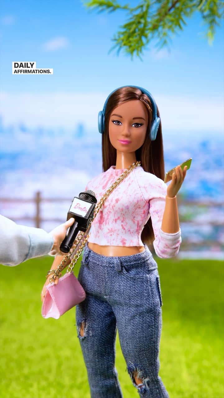 バービーのインスタグラム：「Didn’t get the name of that car alarm song, but it’s living in my head rent free 🚨🎶 #Barbie #Music #Kenergy #LuckyGirlSyndrome」