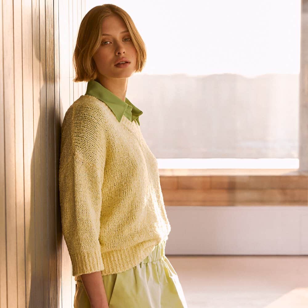 のインスタグラム：「Let colors get your wardrobe!   Discover all the seasonal shades of the Slowear Woman selection.  #Slowear #DurableFashion #SlowearVenezia . . #SpringSummerCollection #SS23 #SpringSummer #newcollection #durablefashion #sustainablefashion #slowfashion #sustainableclothing #eticalclothing #fashionwoman #fashion #style #woman #outfitforwoman #model #smartcasualcollection #leisurewear #elegantstyle」