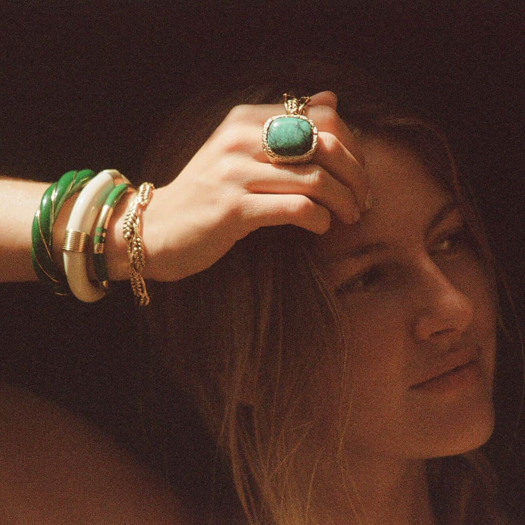 オーレリービダマンのインスタグラム：「Green accumulation #SS23 #jewellery #aureliebidermann」