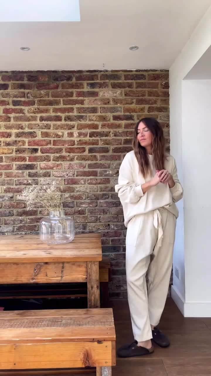 freepeopleのインスタグラム：「@keely_busby inspired our WFH uniform. Link in bio.  #whenyouwearFP」