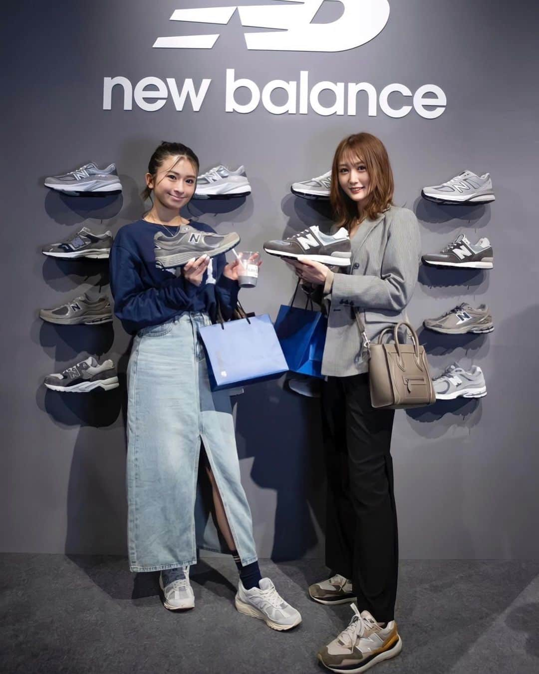 七瀬美月さんのインスタグラム写真 - (七瀬美月Instagram)「" grey box by atomos "🥂👟  Atmos新宿店にて14日～16日まで スニーカー👟買った方限定で new balanceのオリジナルカードケース作れるみたいです😍🫶🏻♥️  わたしも今日 生地選んで作ったんだけど可愛くできた🫶🏻💕(3枚目の写真参考)  可愛いスニーカー沢山で幸せだった♡♥️ 飲み物もグレーで可愛いイベントでした🤍🫶🏻💕  new balance × Atomos 🤝🏻‪⋆͛  #greybox #greyboxbyatomos #アトモス#ニューバランス #レセプションパーティー  #スニーカー#スニーカー #Atomos新宿店#カードケース #newbalance #スニーカー部 #newbalanceJapan#ポップアップショップ」4月14日 1時10分 - yskwask1114