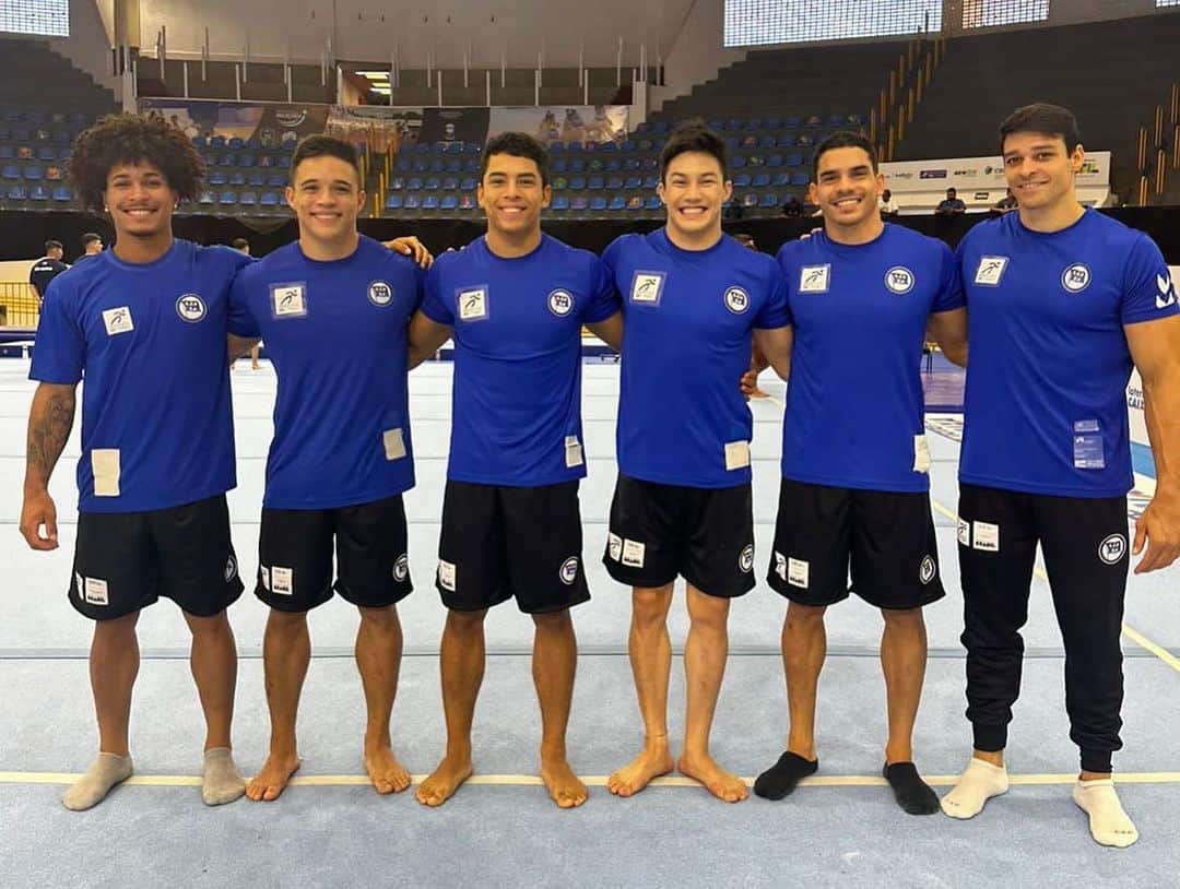 アルトゥール・オヤカワ・マリアノのインスタグラム：「Go Ecp @ecpinheiros 🖤🤍💙❤️‍🔥 1/4 ✅」