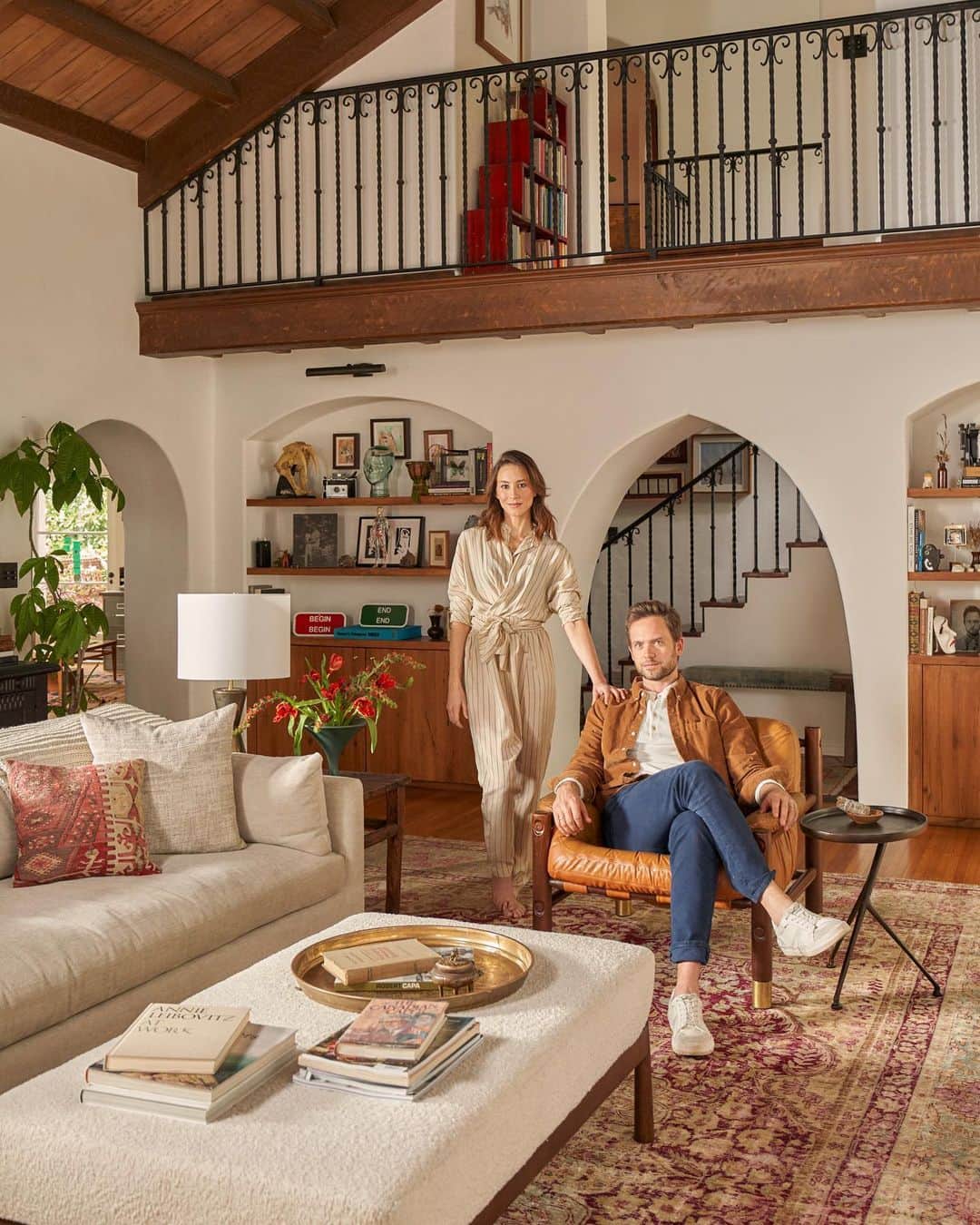 のインスタグラム：「So grateful to @archdigest for coming and bringing @sethdcaplan and his incredible team with them to document the home we've been working on for a few years now.   Link to the tour in bio.   We love and use every square foot of this house and are so thankful to everyone who has helped us make it what it is today including @edstudiola, @rosabeltrandesign, @riorganize, @kaitjoseph and @ladyluofthewolves and Mario and Reina Reynosa and to @shradercomms for her tireless patience and professionalism in pulling this whole shoot together.   Big thank you as well to Seth's team and the heroic work of Erika and Katrina who made us look like we hadn't been up all night with two sick kids...  Stylist - Paige Wassel @wasselpa  Hair - Erika Vanessa @erikavanessa  MU- Katrina Klein @katrinakleinmakeup」