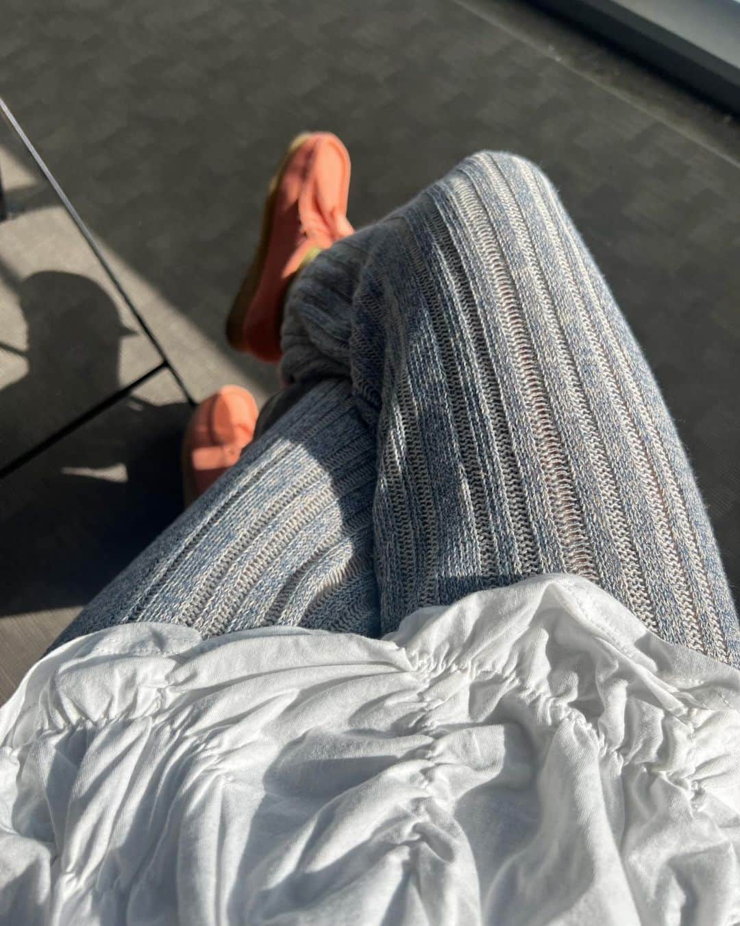 tappy1119のインスタグラム：「スッケスケのパンツ丸見えpants と、 春になると引っ張り出すpink💓」