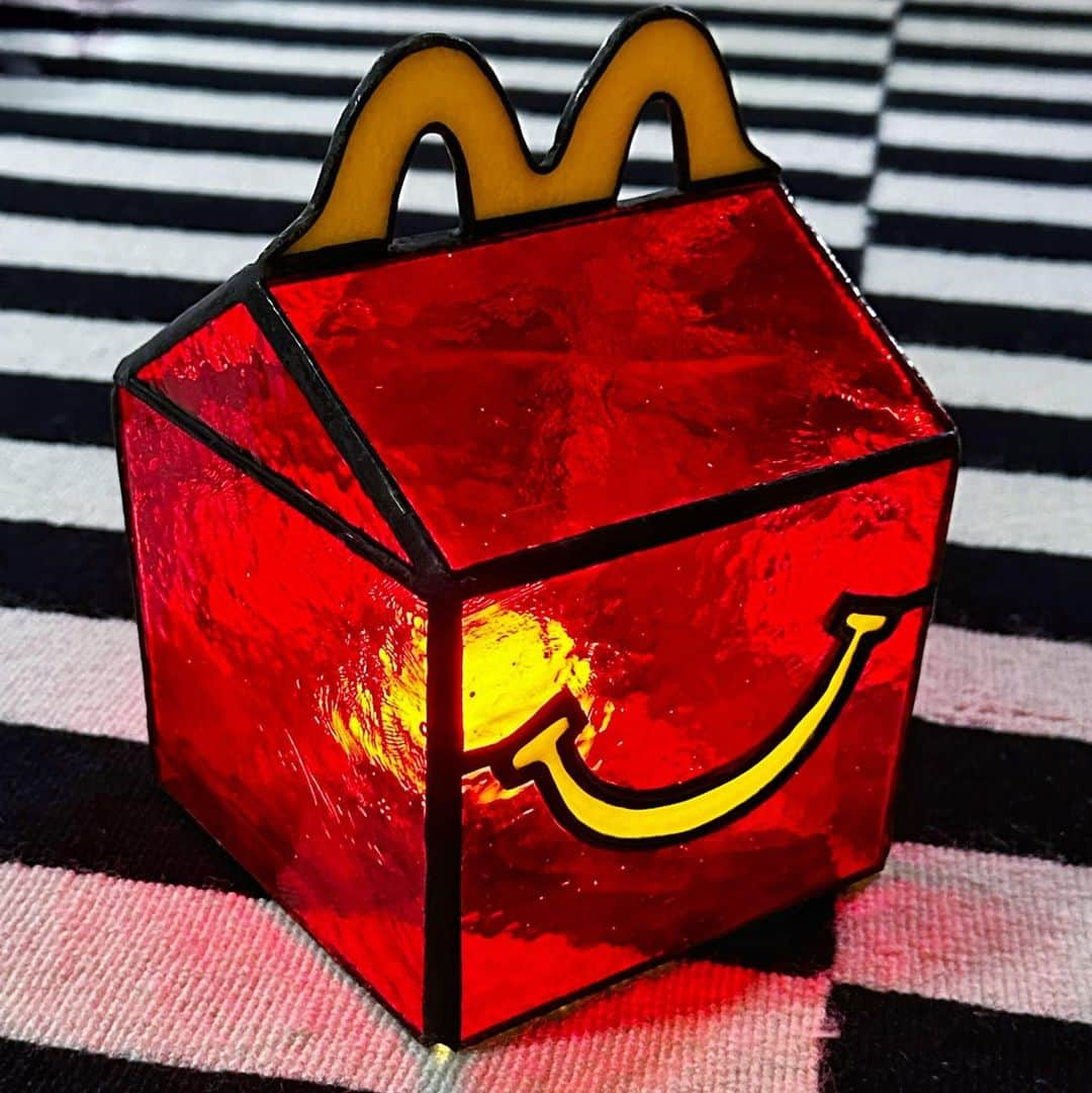 マクドナルドさんのインスタグラム写真 - (マクドナルドInstagram)「handle with care 🖼️ @dumbglass」4月14日 1時47分 - mcdonalds