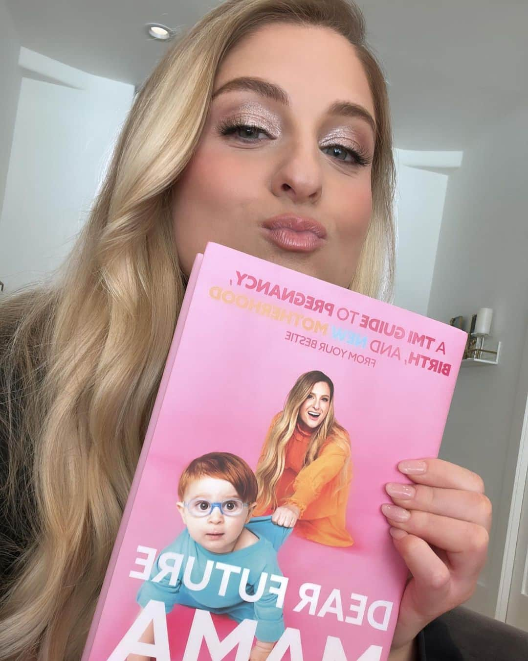 メーガン・トレイナーさんのインスタグラム写真 - (メーガン・トレイナーInstagram)「My book Dear Future Mama comes out APRIL 25th!🤰💖 It’s all about my first pregnancy with Riley and it features my amazing trainer @rebeccabroxfit my brilliant dietitian @kristy.morrell my OBGYN Dr. Solky and my incredible husband @darylsabara ! Thank you to my amazing co-writer @noraborealis for putting my word vomit into beautiful sentences. It’s very TMI and hopefully makes all pregnant warriors out there feel a little less alone 💖 #dearfuturemama」4月14日 1時47分 - meghantrainor