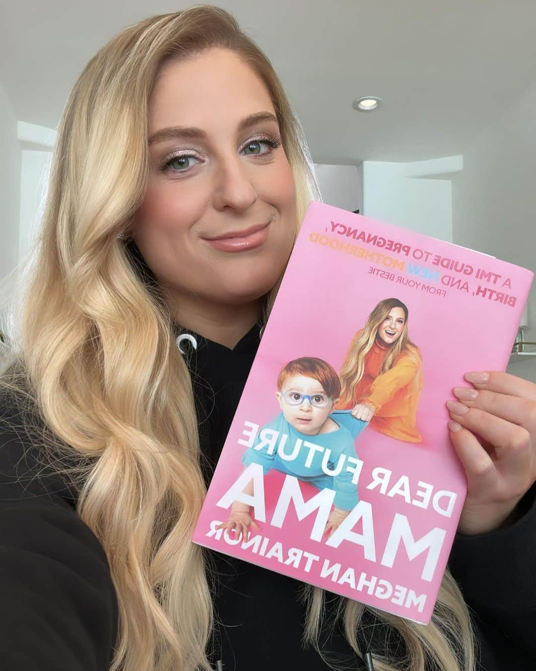 メーガン・トレイナーさんのインスタグラム写真 - (メーガン・トレイナーInstagram)「My book Dear Future Mama comes out APRIL 25th!🤰💖 It’s all about my first pregnancy with Riley and it features my amazing trainer @rebeccabroxfit my brilliant dietitian @kristy.morrell my OBGYN Dr. Solky and my incredible husband @darylsabara ! Thank you to my amazing co-writer @noraborealis for putting my word vomit into beautiful sentences. It’s very TMI and hopefully makes all pregnant warriors out there feel a little less alone 💖 #dearfuturemama」4月14日 1時47分 - meghantrainor