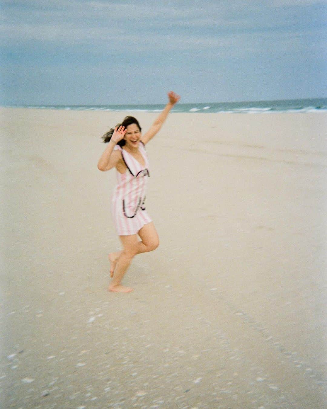 レイチェル アントノフのインスタグラム：「It’s frolic season Photos by @isimoandjauntise」