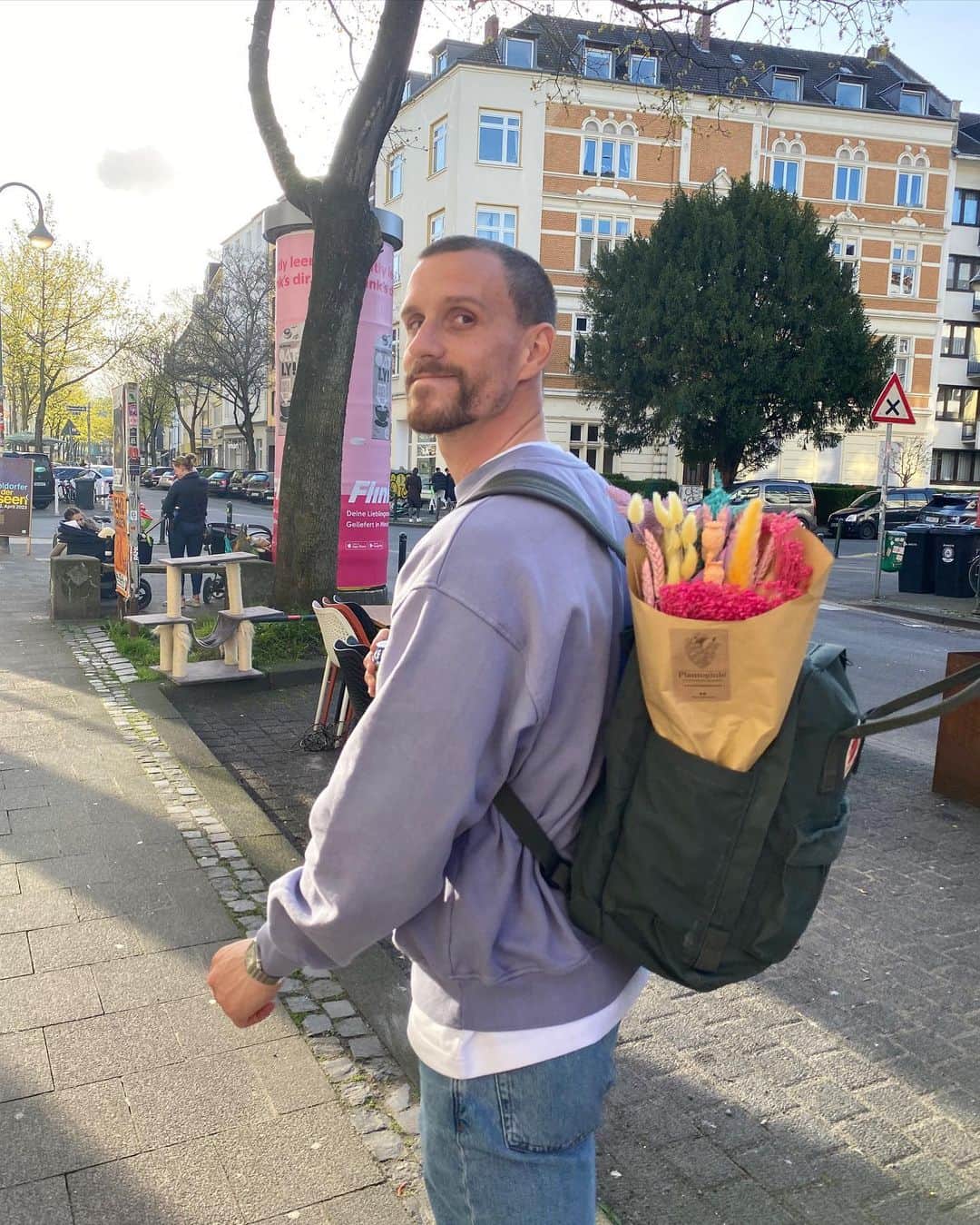 シモン・ツォラーのインスタグラム：「💐」