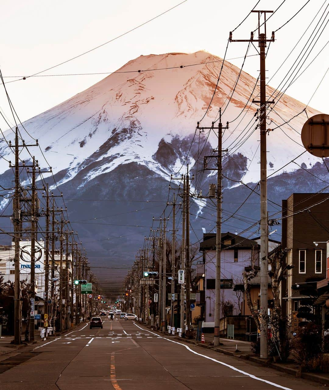 東京電力ホールディングス株式会社さんのインスタグラム写真 - (東京電力ホールディングス株式会社Instagram)「電柱と富士山 Utility poles and Mt.Fuji  #東京電力 #tepco #山梨県 #電柱 #電柱風景 #電柱のある風景 #utilitypole #electricpole #wwwdc #風景写真 #景色写真 #夕焼け #夕焼け空 #夕空 #夕景 #夕暮れ時 #夕方の空 #黄昏時 #夕焼け雲 #夕暮れの空 #sunsetphotography #sunsetphoto」4月13日 17時00分 - tepco.official