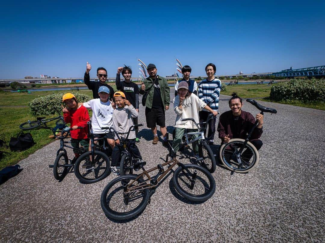 宇野陽介さんのインスタグラム写真 - (宇野陽介Instagram)「東京のARESBIKES正規販売店の @flipflop1010 さんの #フリフロBMXぷらっとライド　に、参加して来ました！  東京のKIDS達は、オシャレでBMXもバッチリ頑張ってて👌  #aresbikes #bmx #flatland #freestylebmx #flipandflop #lumixjapan #lumix #photography #自転車 #フリフロ #東京 #足立区 #bmxkids」4月13日 17時01分 - yorkuno