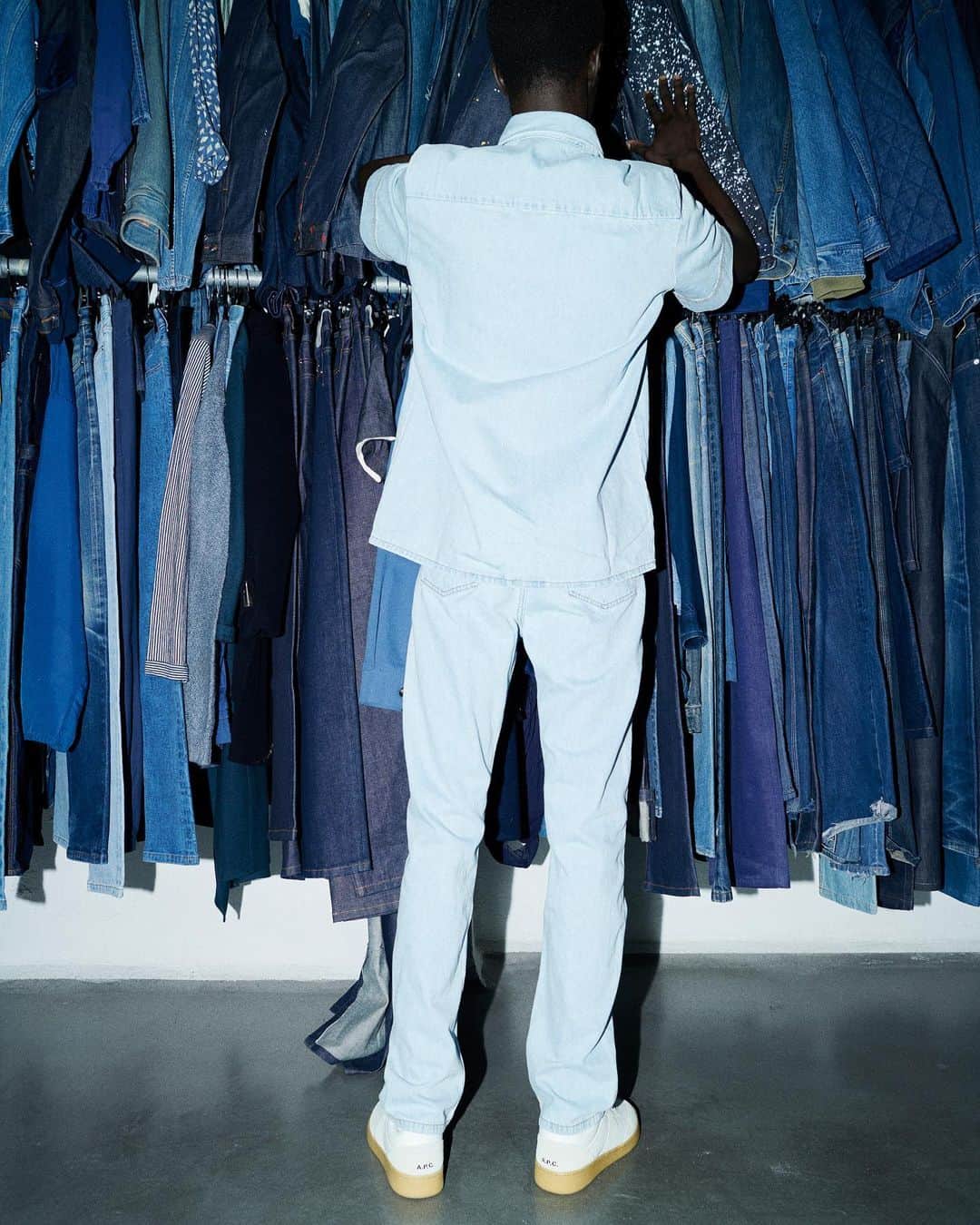 アーペーセーさんのインスタグラム写真 - (アーペーセーInstagram)「The denim uniform gets a spring update with the Gil Shirt and Standard jeans in stonewashed denim.   Styled and Directed by @charlottecolletcollet and Photographed by @ciuftagram in the A.P.C. Archives located in Rue Royale in Paris.  #APCParis #APCDenim」4月13日 17時05分 - apc_paris