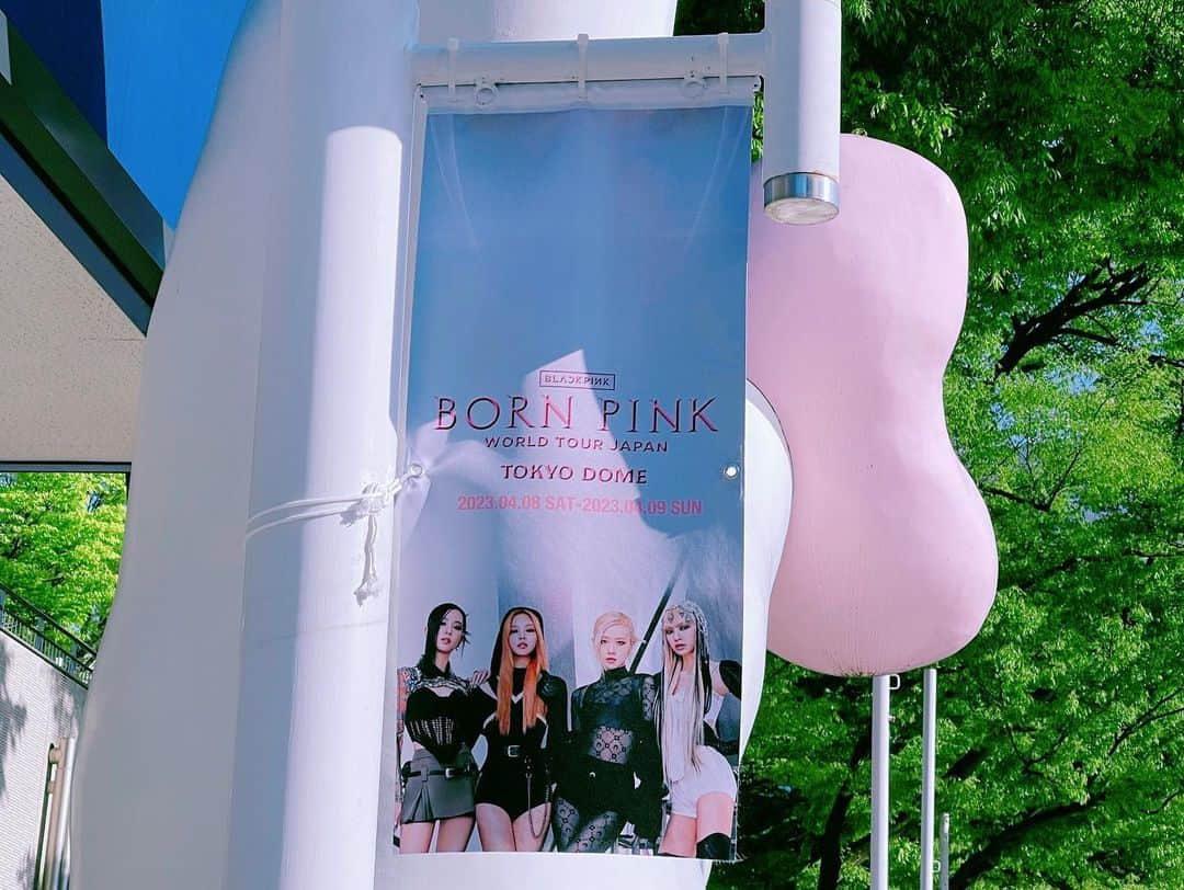 潘めぐみさんのインスタグラム写真 - (潘めぐみInstagram)「ドームへ、推しのライブを観に。  🖤BLACKPINK BORN PINK WORLD TOUR JAPAN💗  with Mariko Higashiuchi  #BLACKPINK #BLINK #BORNPINK #bornpinkworldtour #BLACKPINKinyourarea #japan #tokyo #tokyodome  本当に実在していた。  同じ時代に生きて、生きる力をくれて、本当にありがとう。  そして、マリ子、ありがとうね、ほんとうに。」4月13日 17時22分 - han_meg_han