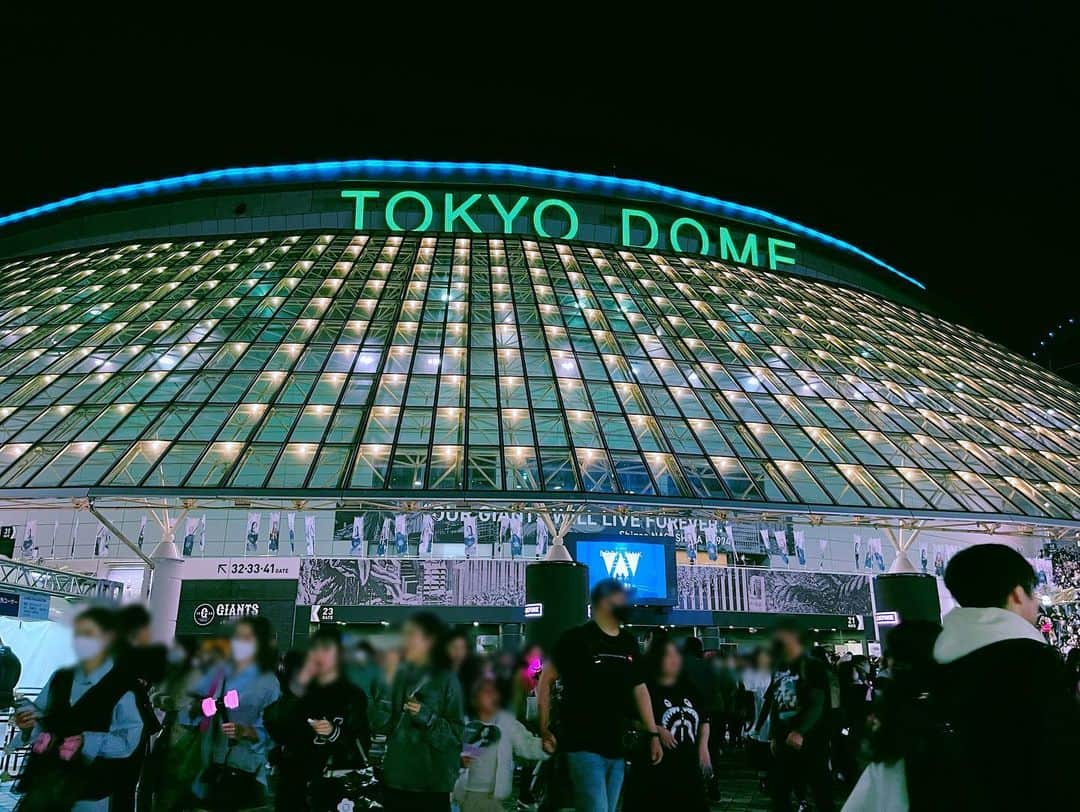 潘めぐみさんのインスタグラム写真 - (潘めぐみInstagram)「ドームへ、推しのライブを観に。  🖤BLACKPINK BORN PINK WORLD TOUR JAPAN💗  with Mariko Higashiuchi  #BLACKPINK #BLINK #BORNPINK #bornpinkworldtour #BLACKPINKinyourarea #japan #tokyo #tokyodome  本当に実在していた。  同じ時代に生きて、生きる力をくれて、本当にありがとう。  そして、マリ子、ありがとうね、ほんとうに。」4月13日 17時22分 - han_meg_han