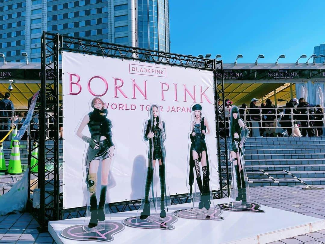 潘めぐみさんのインスタグラム写真 - (潘めぐみInstagram)「ドームへ、推しのライブを観に。  🖤BLACKPINK BORN PINK WORLD TOUR JAPAN💗  with Mariko Higashiuchi  #BLACKPINK #BLINK #BORNPINK #bornpinkworldtour #BLACKPINKinyourarea #japan #tokyo #tokyodome  本当に実在していた。  同じ時代に生きて、生きる力をくれて、本当にありがとう。  そして、マリ子、ありがとうね、ほんとうに。」4月13日 17時22分 - han_meg_han