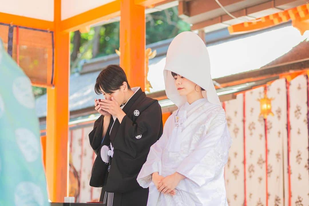 京都神社婚のインスタグラム：「〈吉田神社〉produce by 京都神社婚  #神社婚 #神社挙式 #和装前撮り #神前式 #結婚式 #結婚式準備 #結婚情報 #和婚 #和装花嫁 #白無垢 #色打掛 #プレ花嫁 #プレ花嫁さんと繋がりたい #衣装レンタル #花嫁ヘア #ブライダルフォト #綿帽子 #京都神社婚 #奈良神社婚 #大阪神社婚 #横浜神社婚 #神戸神社婚 #岡山神社婚 #姫路神社婚 #東京神社婚 #和婚をもっと盛り上げたい  #ロケーションフォト #和婚プロデュース」