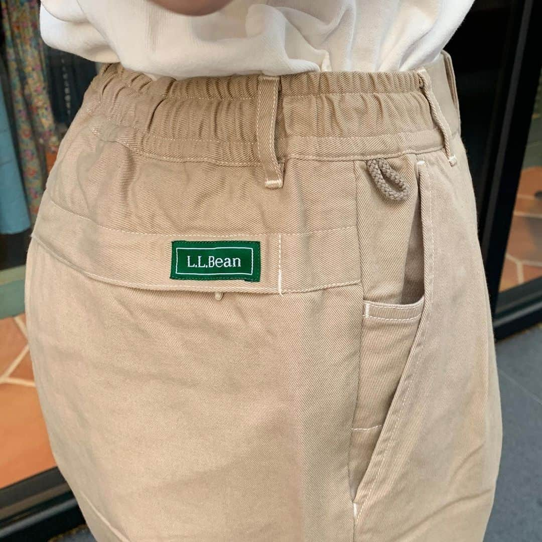 ビームス金沢さんのインスタグラム写真 - (ビームス金沢Instagram)「🦆 L.L.Bean × BEAMS 🦆 4.15（Sat.）Release . 今回は〈L.L.Bean〉の過去のカタログにあったビジュアルや、名作アイテムに使われた柄やディテールを踏襲し、今も尚、老若男女に愛されるベーシックなアイテム群をベースに、"ちょっとだけ気の利いたデイリーウエア"を製作。現代にマッチする素材選びとサイズフィッティングにアップデートし、〈BEAMS〉らしい遊び心のあるアイテムに仕上がりました。  ブランドのコーポレートカラーであるグリーンであしらったGreen Labelが特徴的なアイテムは、4月15日（土）より〈BEAMS〉、〈BEAMS PLUS〉、〈BEAMS BOY〉レーベル取り扱い店舗、BEAMS公式オンラインショップにて発売します。  これからの爽やかな初夏の装いにぴったりなアイテム群をぜひお楽しみに。 . Photography_ @tetsuokashiwada Hair&make_ @kojimak Prop styling_ @chan_shi26 Direction&Edit_ @taiyo.ooo Logo design_ @oxt_oxt . @llbean @llbeanjapan @beams_official @beams_plus @beams_boy_official #llbean #beams #beamsplus  #beamsboy  －－－－－－－－－－－－－－－－  🌐staff styling、Blog🌐 TOP URLからご覧ください🛩 店舗followも宜しくお願いします♬  #beams #beams_kanazawa #kanazawa #beamst #beamsf #brillaperilgusto #beamsstaffstyling #beamsplus #beamswomen #demiluxebeams #raybeams #beamsboy #beamslights #ootd #fashion #ishikawa #japan #ビームス #金沢 #ビームス金沢」4月13日 17時44分 - beams_kanazawa