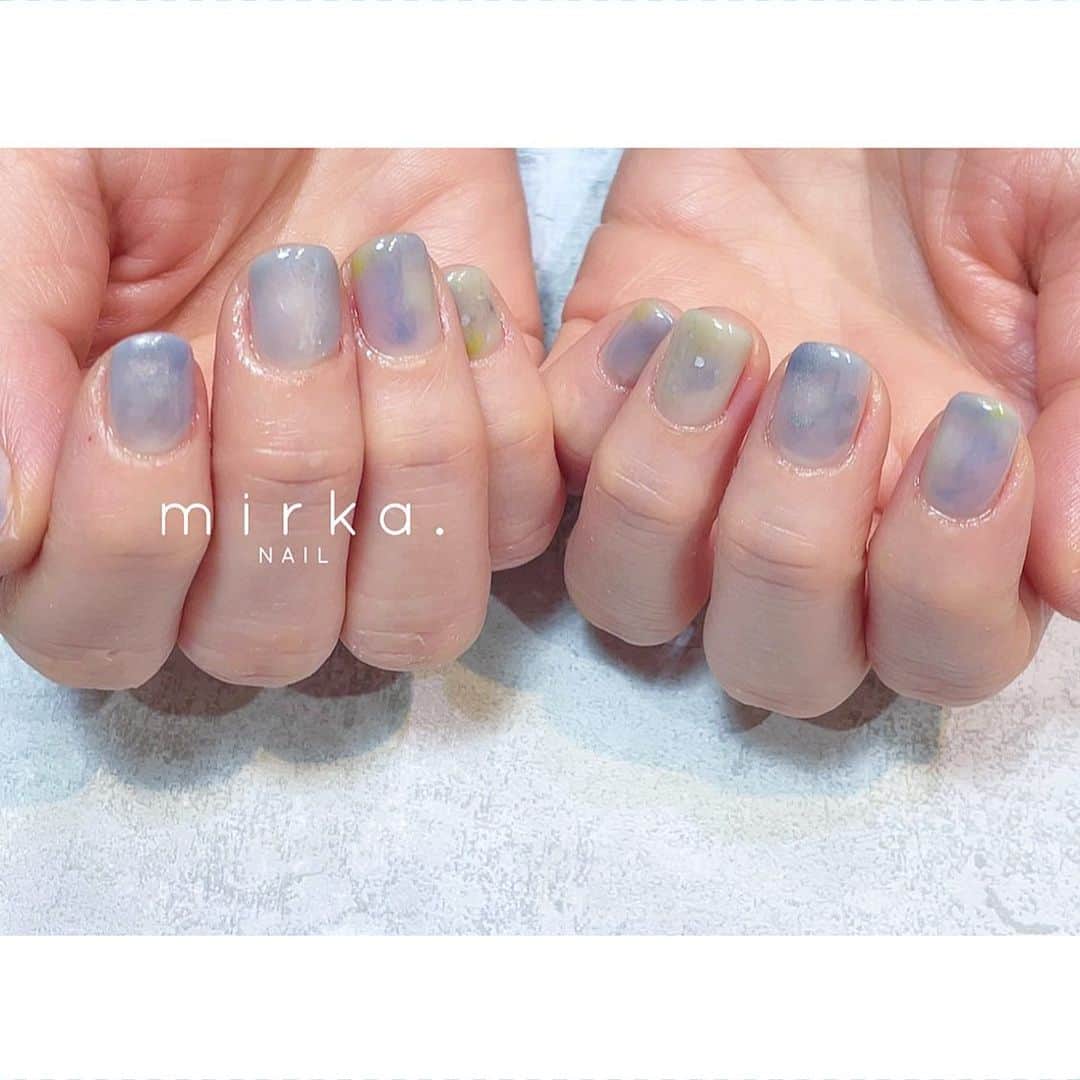 mirka. NAIL(ミルカネイル)さんのインスタグラム写真 - (mirka. NAIL(ミルカネイル)Instagram)「⁡ ⁡ ⁡ 海のイメージ𓆝 ⁡ ⁡ 沖縄へご旅行に行かれるお客様に ⁡ ⁡ ⁡ #mirkaおまかせネイル ………………………………………………………… ⁡ ご予約、お問い合わせは LINE ID⇒ @mirka.nail (@含む)まで。 ⁡ ご新規様はハイライトの「ご案内」と「ご予約方法」を必ずお読みいただいてからご予約くださいますようお願いいたします。 空き状況や詳細はLINEの投稿からご確認ください。 ⁡ ⁡ ⁡ ⁡ #mirkanail#nails#nail#nailart#naildesign #ショートネイル#ネイルアート#ネイルデザイン#ネイル#大人ネイル#シンプルネイル#オフィスネイル#ニュアンスネイル#ナチュラルネイル#カジュアルネイル#ショートネイルデザイン#美甲#春ネイル#春ネイル2023 #プライベートサロン#プライベートネイルサロン#東京ネイルサロン#東京ネイル#江東区ネイルサロン#森下#清澄白河 ⁡」4月13日 17時51分 - mirka.nail