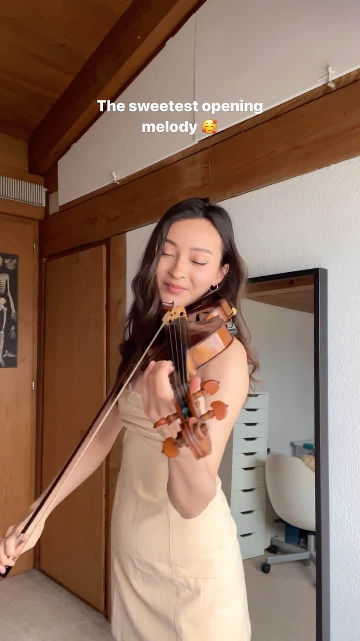 澄那シュトゥーダーのインスタグラム：「Beethoven: Spring Sonata 🌸   Share this with a friend that reminds you of the sun! ☺️   #music #musician #classicalmusic」