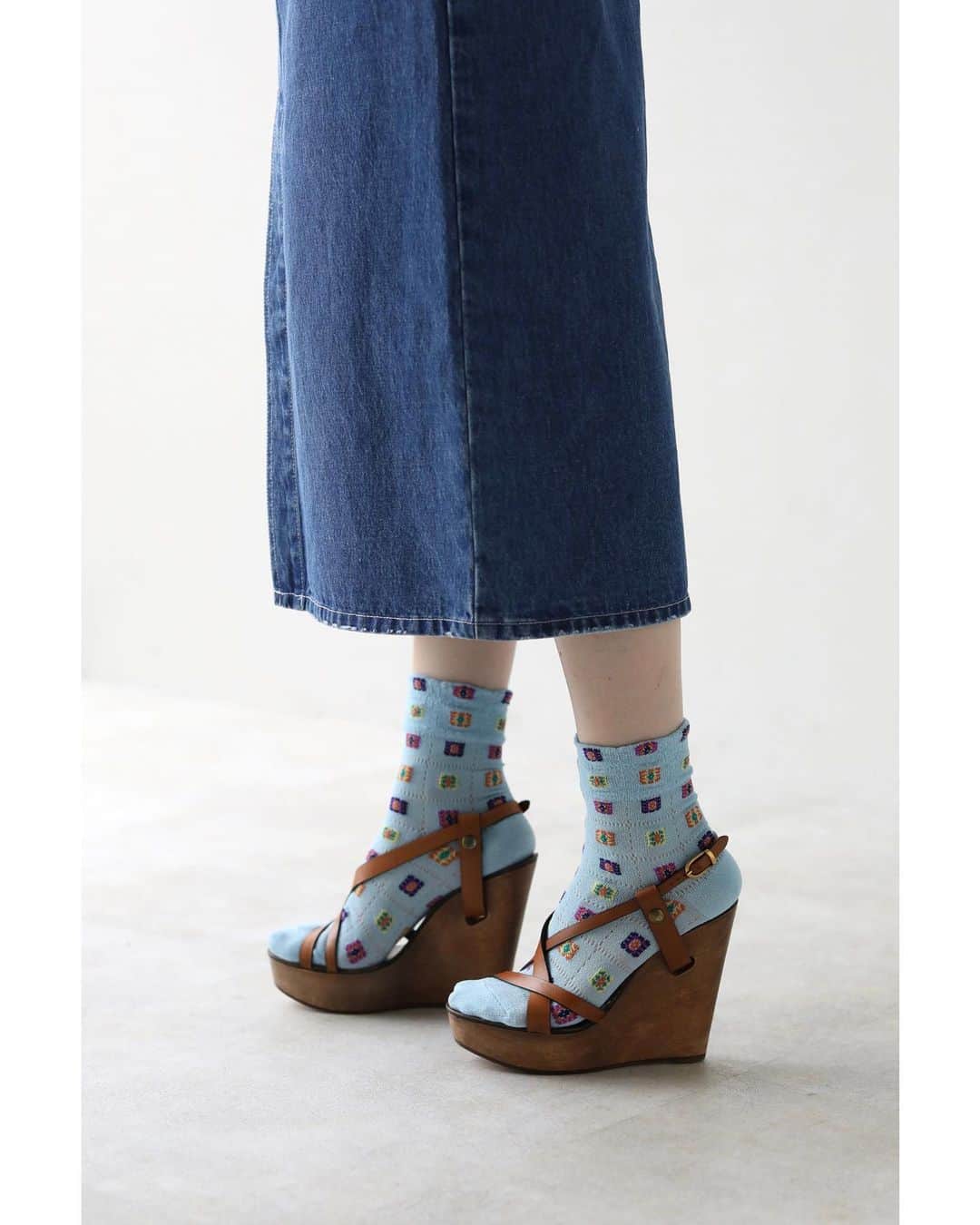 靴下屋公式アカウント（tabio）さんのインスタグラム写真 - (靴下屋公式アカウント（tabio）Instagram)「. “足元をレトロに彩る“ 昔懐かしいレトロなニットを イメージしたソックス。 波打ったような糸を使用しているので、 サラッとした肌離れの良い履き心地が 魅力の一足です。 ⁡ ▷メッシュニット風ショートソックス 021130323 ¥1,430 ⁡ #tabio#タビオ#socks#sockstyle#socksoftheday#ootd#legfasion#レッグファッション#大人コーデ#大人の足元#メッシュ#spring#春コーデ#ニット#レトロ」4月13日 17時58分 - tabio.jp