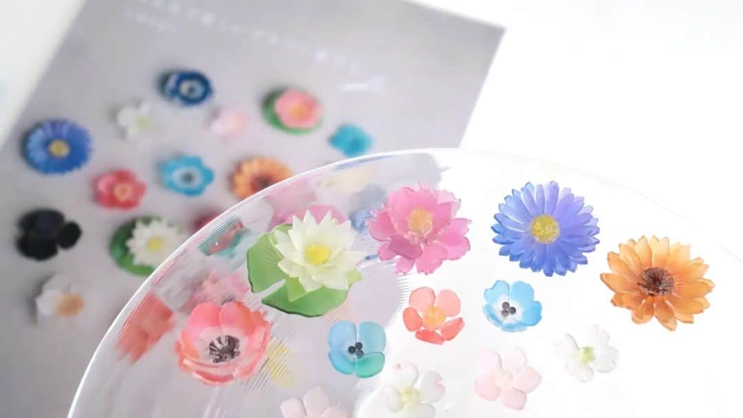 しば　さおりのインスタグラム：「本日4/13㈭18時より CreemaSPRINGS様での クラウドファンディングがスタートです✨  自費出版書籍第2弾 「みんなで楽しいプラバン遊び2」 出版にチャレンジします。  詳しくはプロフィールリンク先をご覧下さい。  暖かな気持ちをお寄せ頂けると嬉しいです😊 素敵なご縁や出会いがたくさん生まれますように。」