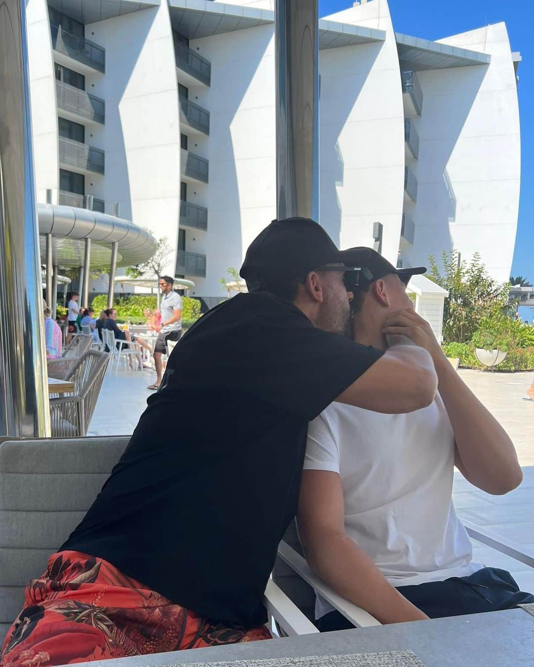 リオ・ファーディナンドさんのインスタグラム写真 - (リオ・ファーディナンドInstagram)「This time last week… precious family time & memories! ✈️ ❤️  #InAbuDhabi」4月13日 18時09分 - rioferdy5