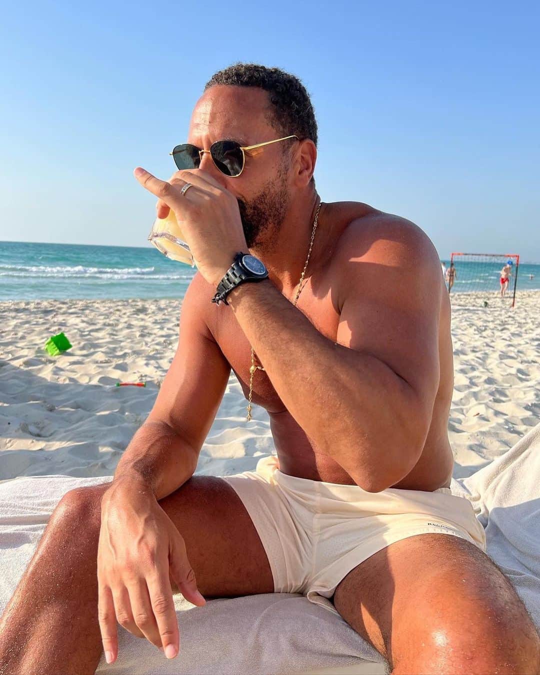 リオ・ファーディナンドさんのインスタグラム写真 - (リオ・ファーディナンドInstagram)「This time last week… precious family time & memories! ✈️ ❤️  #InAbuDhabi」4月13日 18時09分 - rioferdy5