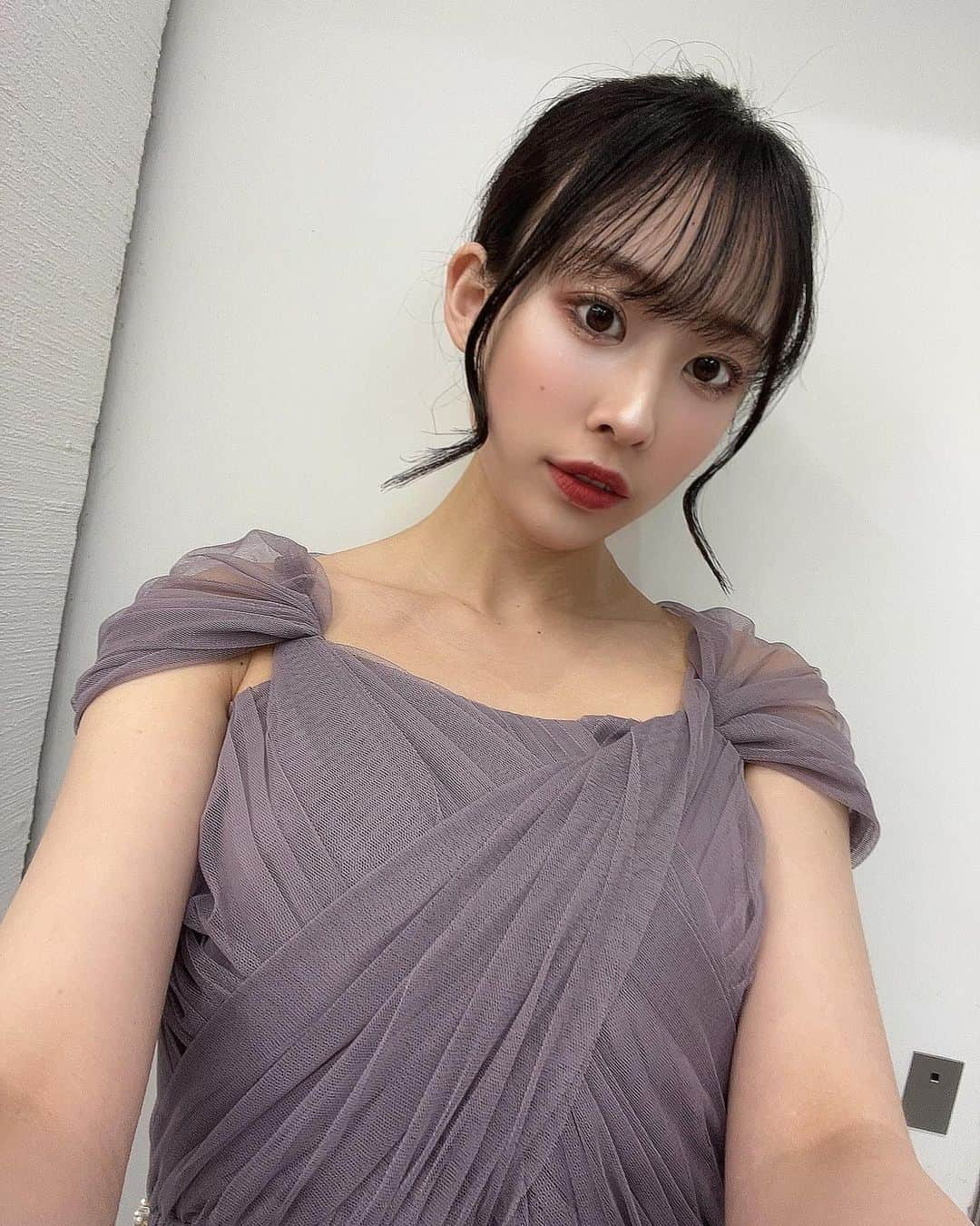 宮島小百合さんのインスタグラム写真 - (宮島小百合Instagram)「高校の同級生の 結婚式💐行ってきました  なかよし友達7人で おそろいのドレスを💖笑 流行ってるらしい✨  本当におめでとう🌸✨  #結婚式#結婚式コーデ #結婚式ヘアアレンジ #ドレス」4月13日 18時23分 - sayuri_kakaka