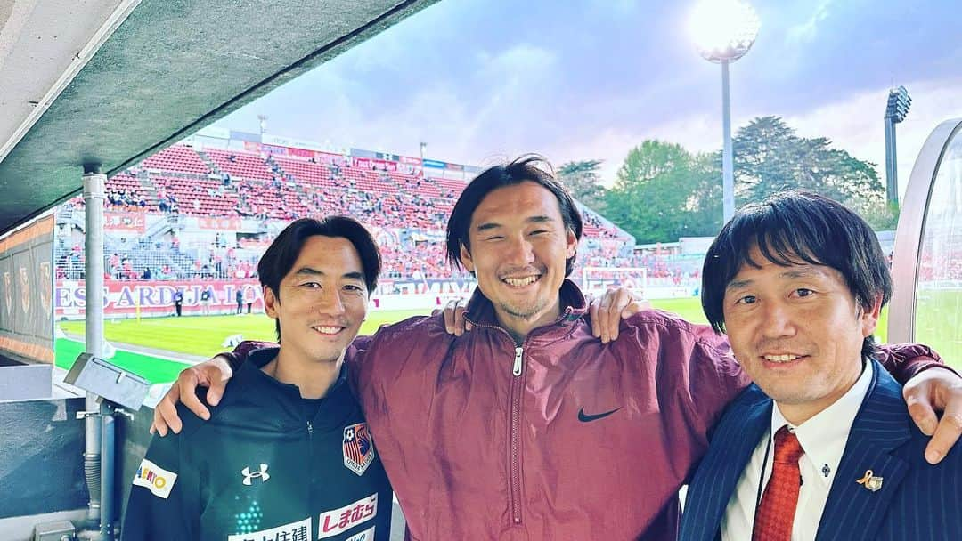 長谷川悠さんのインスタグラム写真 - (長谷川悠Instagram)「大宮共闘！  2人に甘やかされて育ちました。  #Jリーグ #大宮アルディージャ #hattrickオークション  #トミとか仁とかみんないたけた写真撮り忘れたのでまた行きます #相変わらずの大宮のサポーターの優しい雰囲気に癒されました」4月13日 18時20分 - haseyu.com18