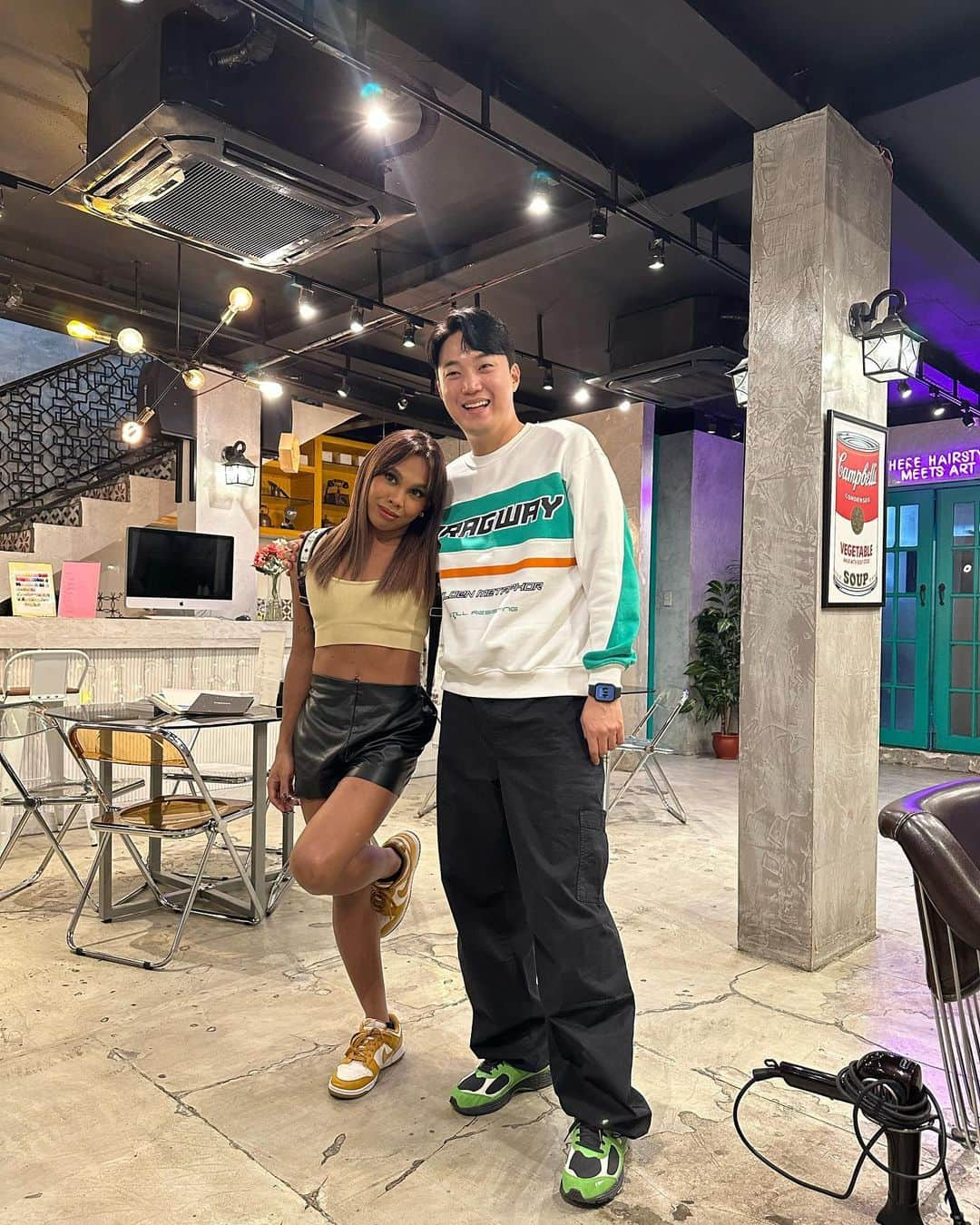 Ryan Bangのインスタグラム：「Thank you for dropping by at @moriduart always welcome here @awrabriguela 🫶💇‍♀️  #moriduart #미용실 #필리핀」