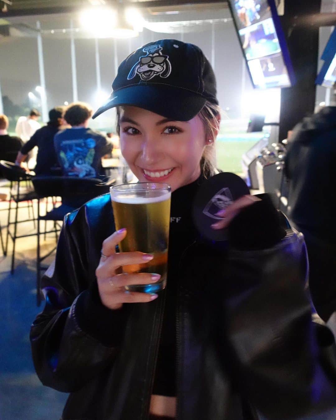 AMIのインスタグラム：「⛳️🏌️‍♀️🍻 @topgolf #topgolf」