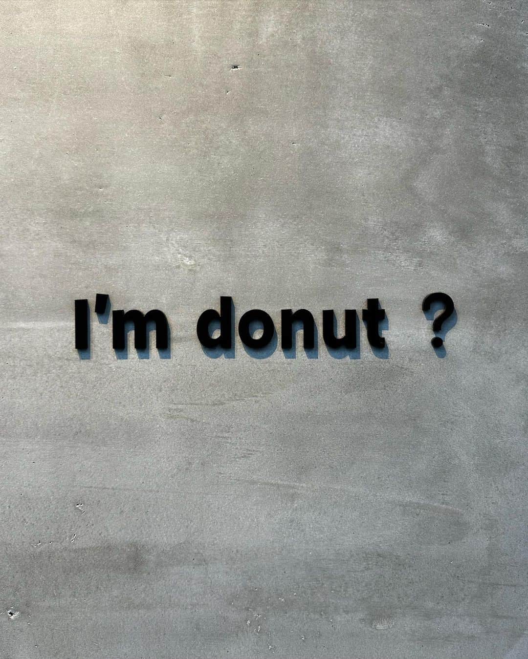長谷川怜華のインスタグラム：「.. ..  やっと行けた @i.m.donut 🍩♡  3つくらいにしておこう と思いつつ、、結局4つ🫣 旦那さんと半分こ。1人でじゃないよ🤫  めっちゃモチモチで 美味しかった♡  #アイムドーナツ #imdonut  #渋谷 #青山 #表参道 .. ..」