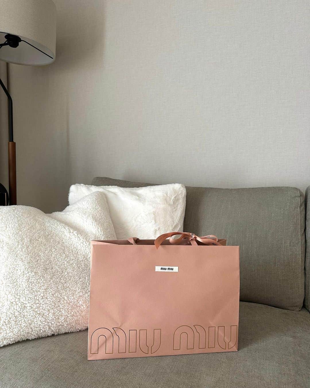 宮所舞のインスタグラム：「🎀🛍️💗」
